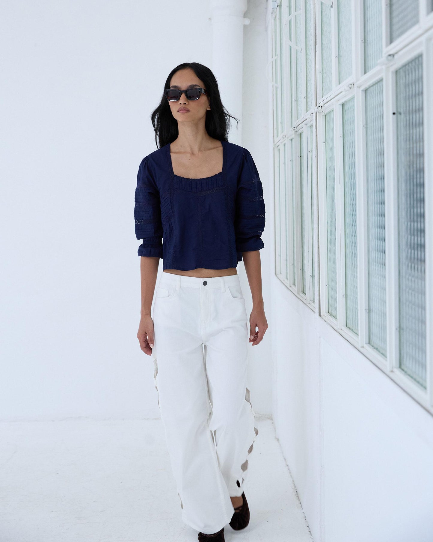 Blouse Col Carré Dentelles Bleu Marine