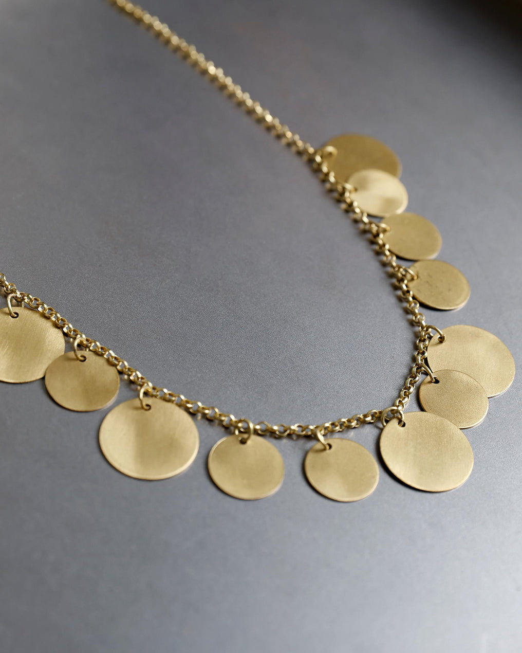 Colar moderno em ouro