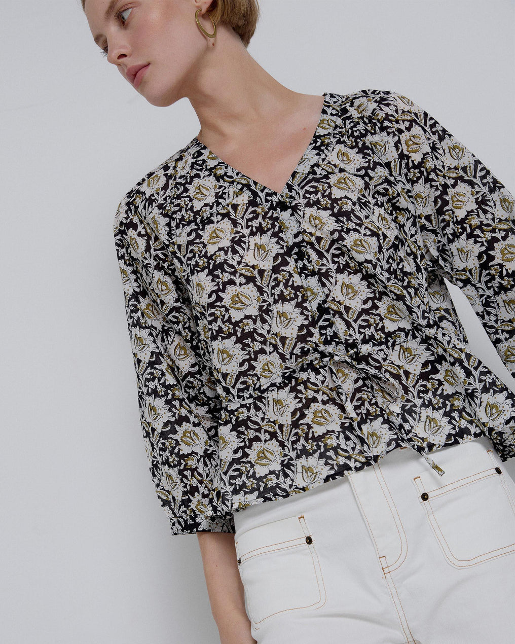 Blusa Estampado Flores Lazada Cintura Negro