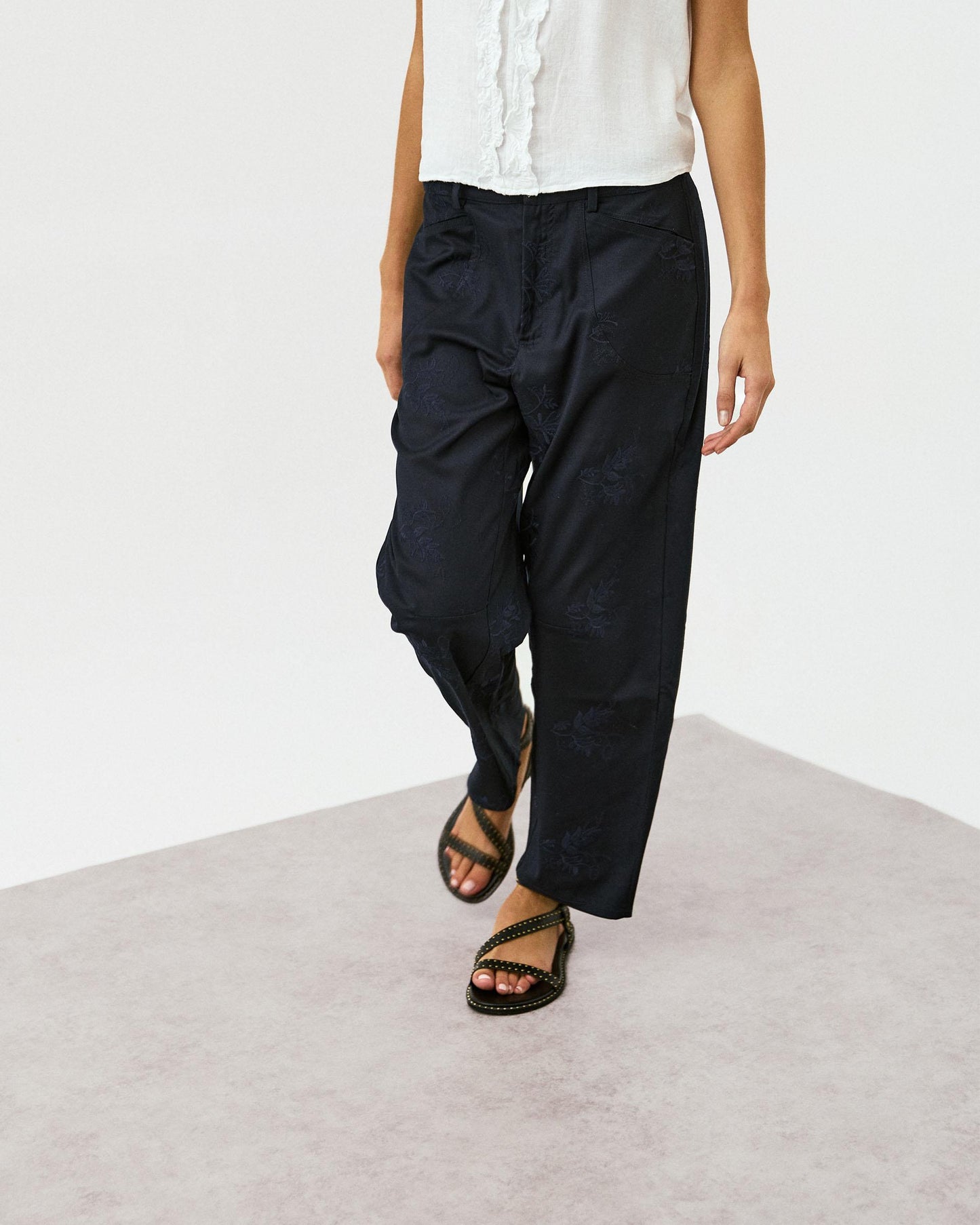 Pantalón Bordados Florales Azul Oscuro