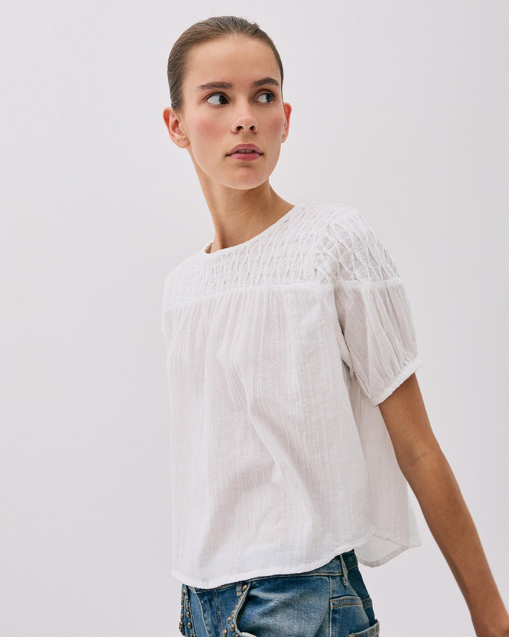 Blusa com Detalhes na Pala Branca