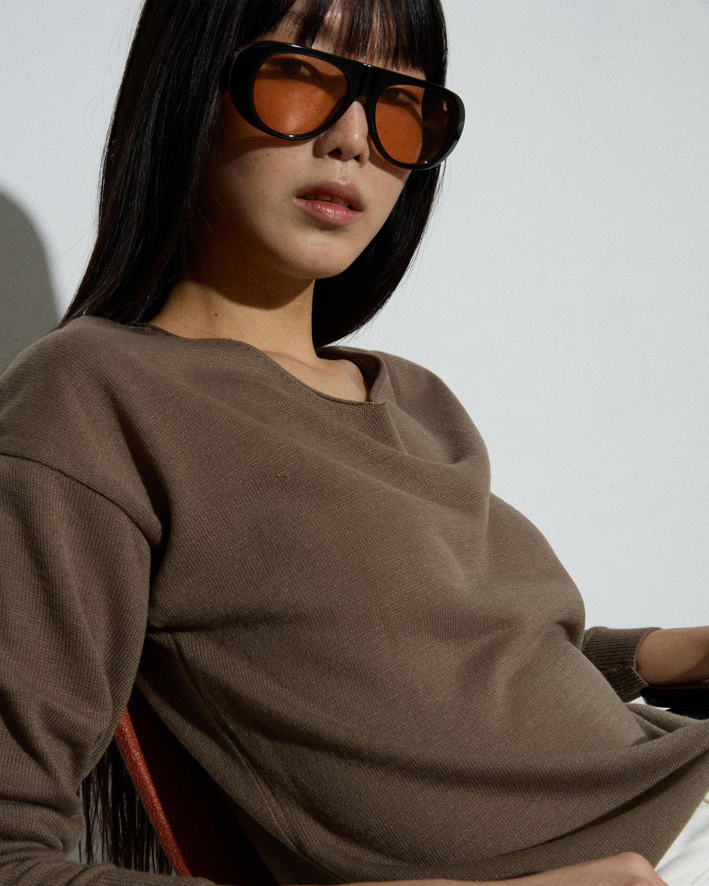 Camisola Gola em Bico Malha Fina Bege-acinzentado