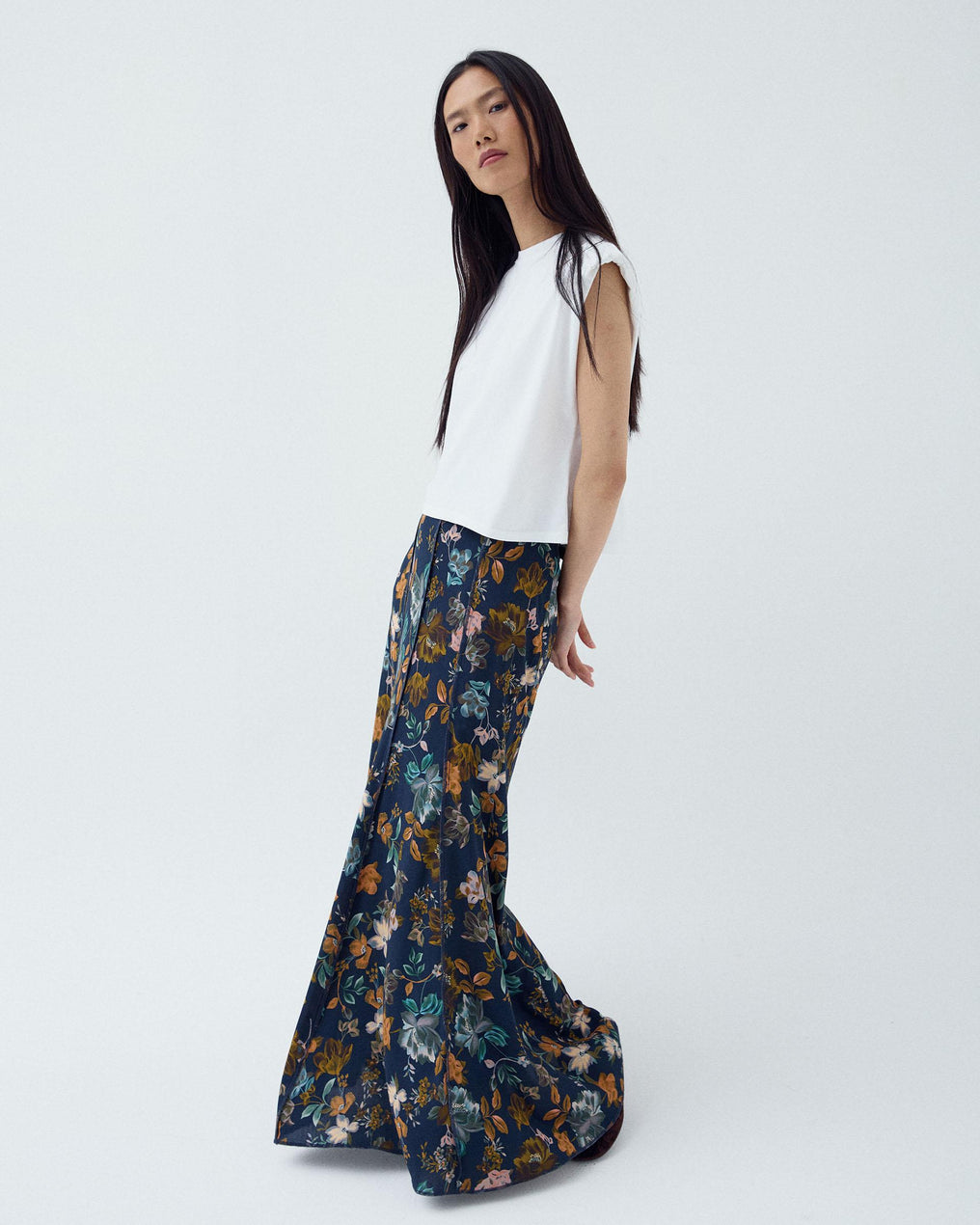 Saia Comprida Nervuras Estampado Floral Azul Marinho