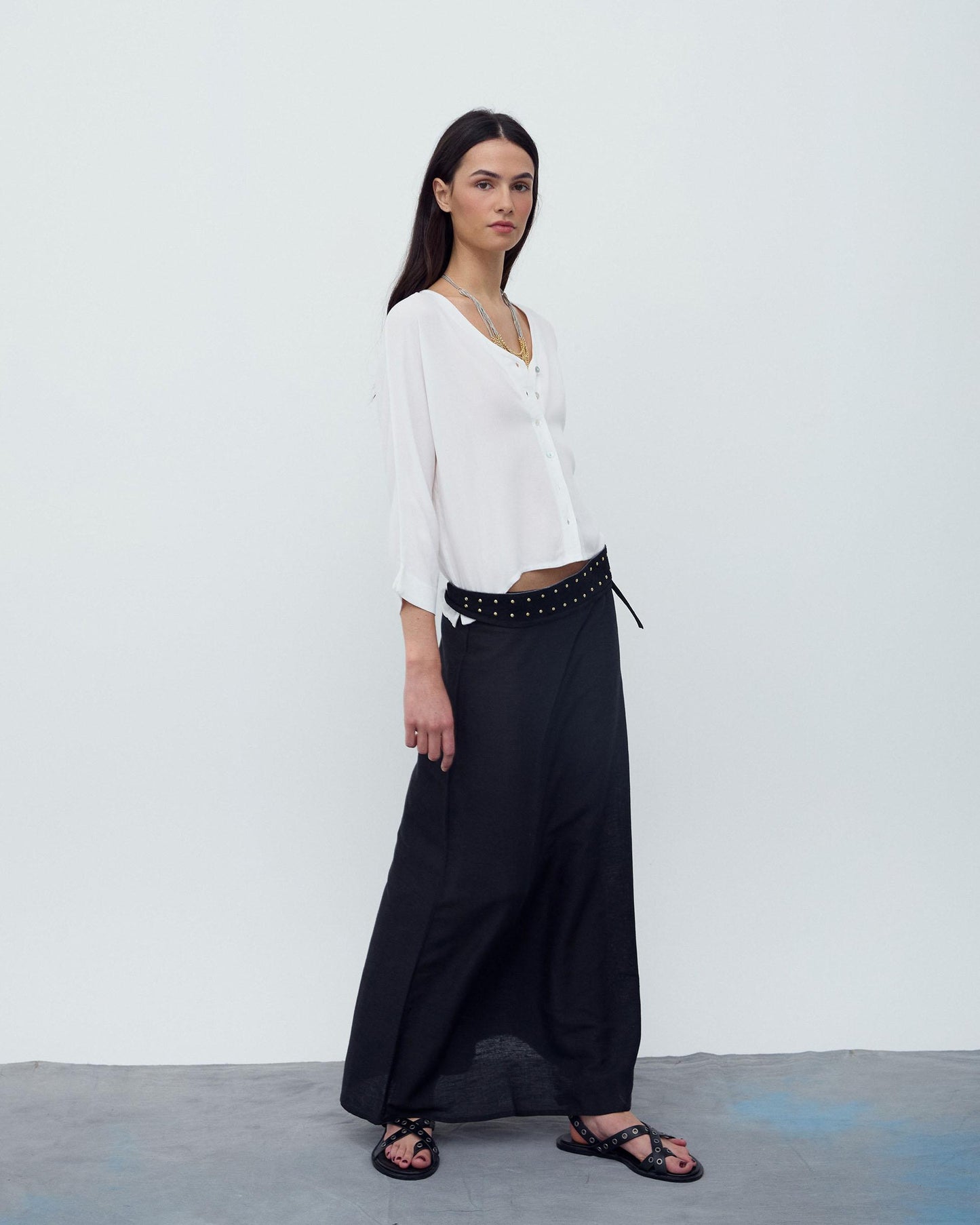 Blusa Básica Escote Pico Blanca