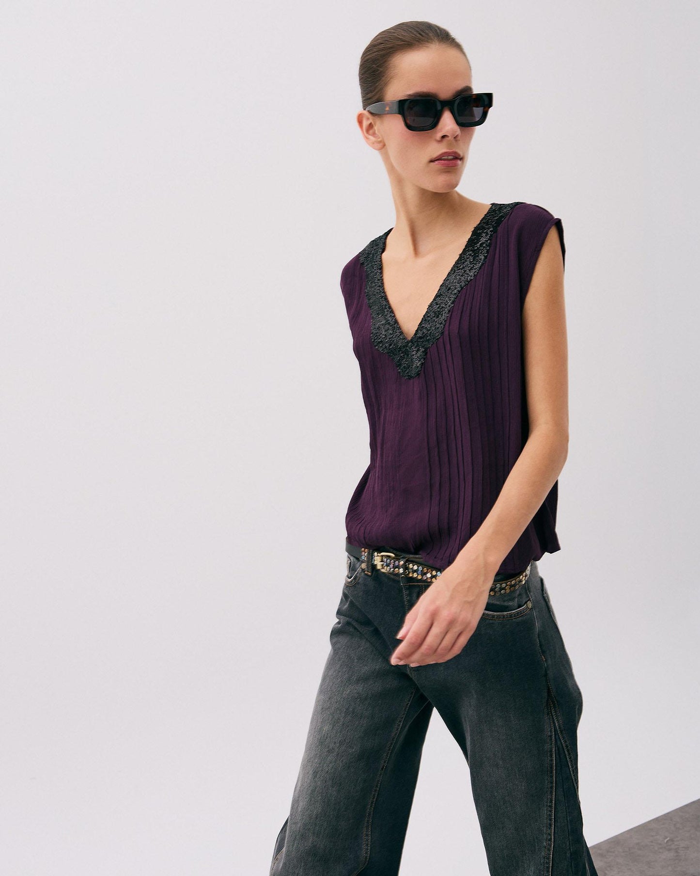 Top Lentejuelas Escote Pico Morado
