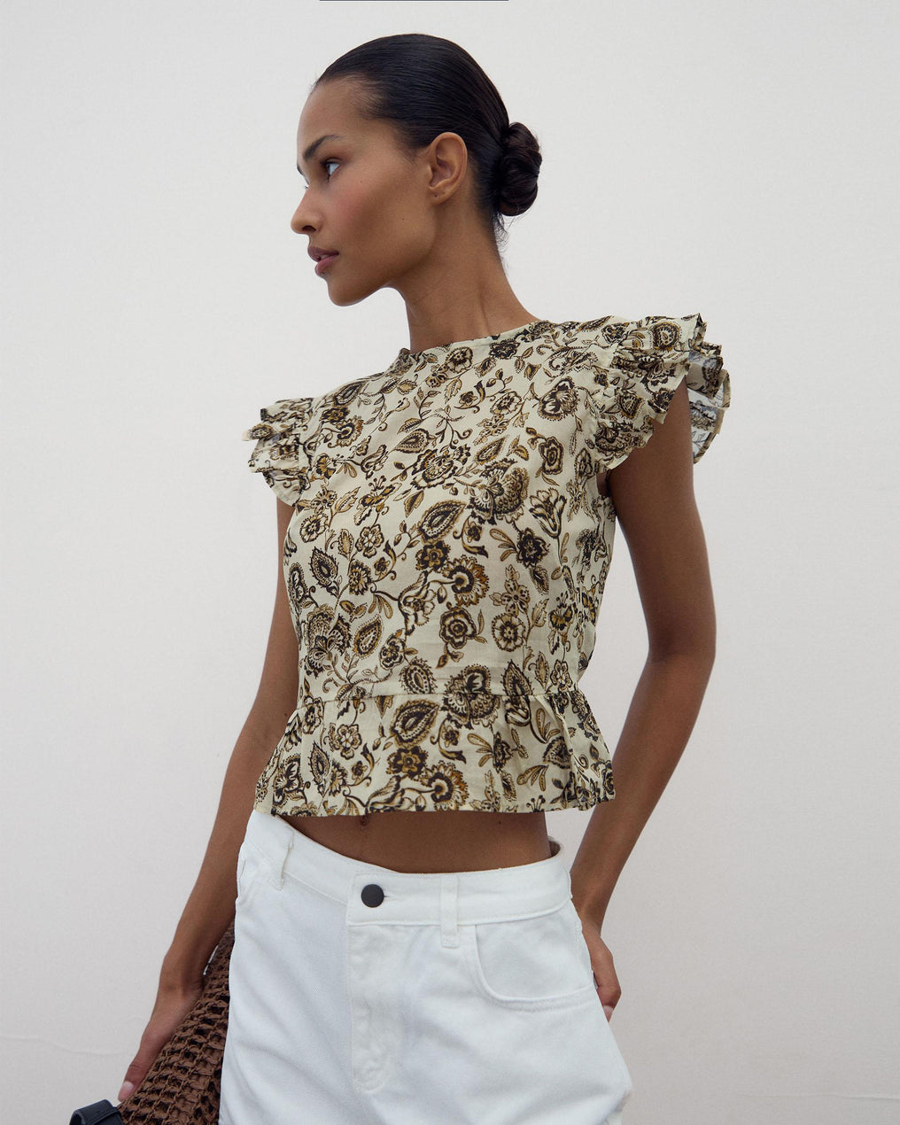 Blusa Volante Bajo Estampado Floral Crudo