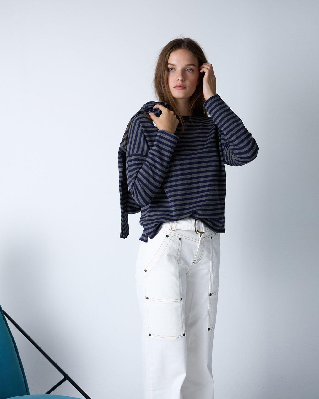 Jeans with white belt detail