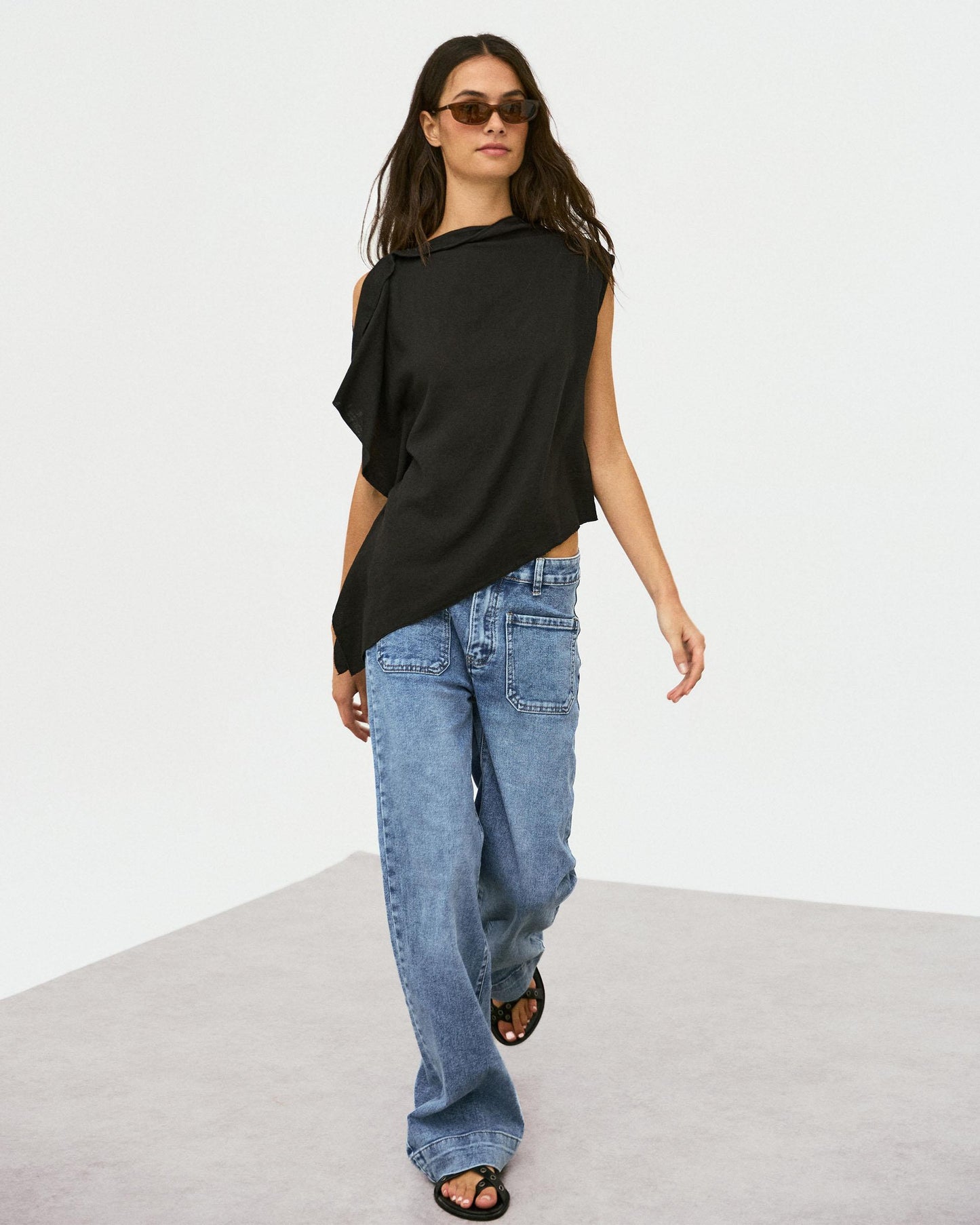 Top Asymétrique Volant Latéral Lin Noir