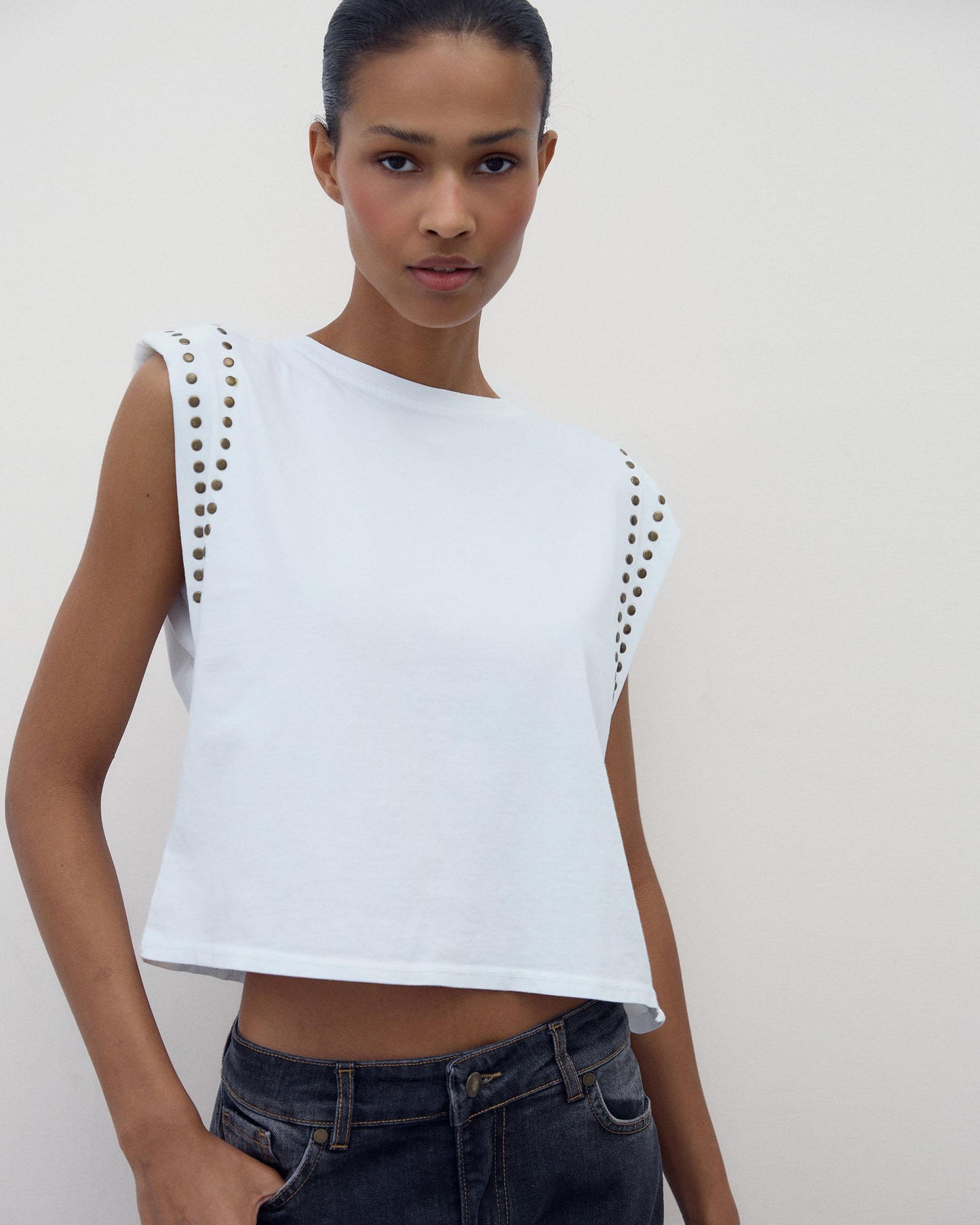 Camiseta Hombreras Tachuelas Blanco
