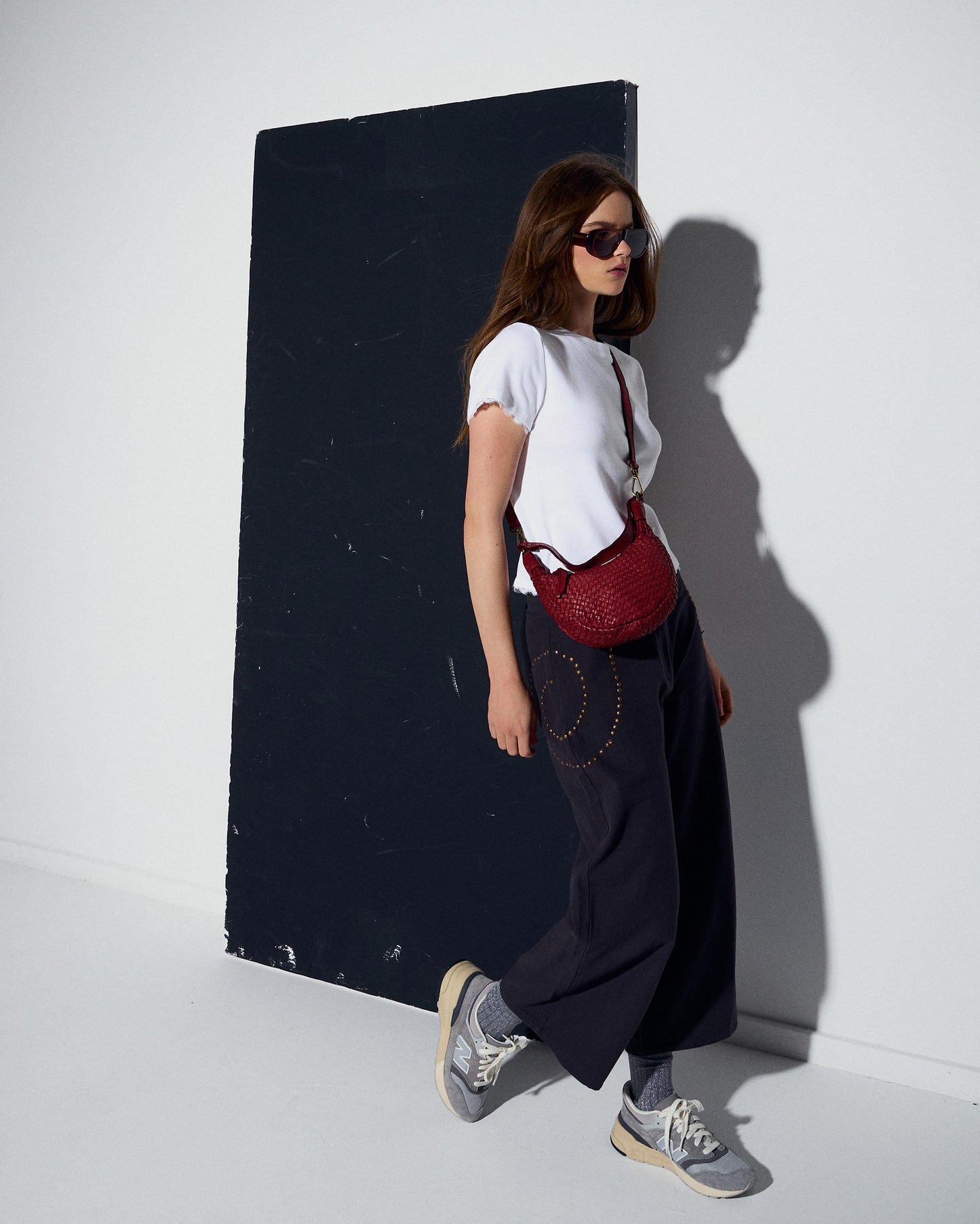 Calças com tachas em espiral na cor antracite