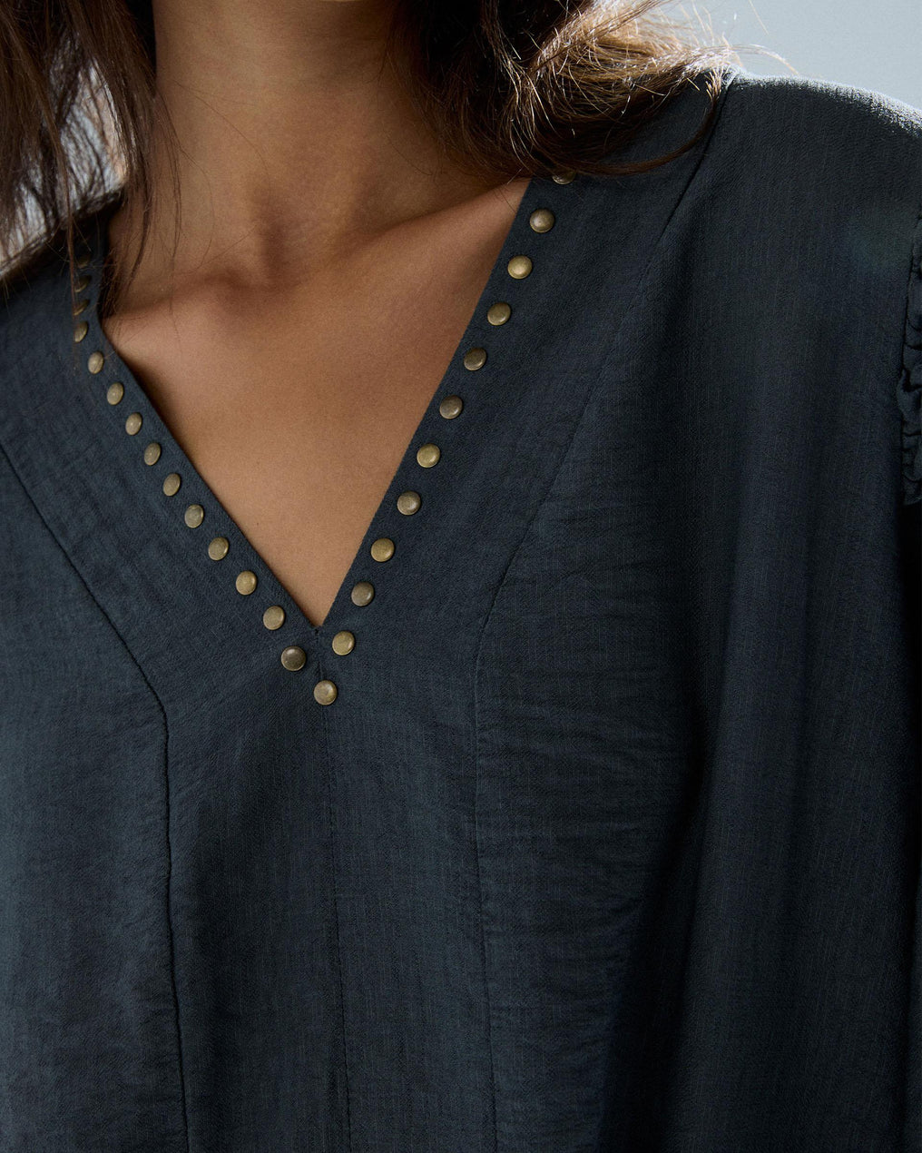 Blusa Escote Tachuelas Antracita