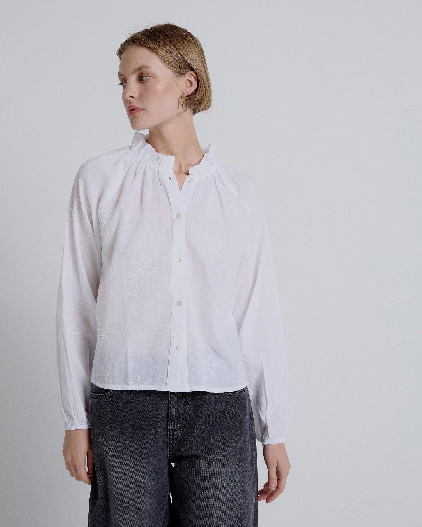 Blusa Branca Bordada Sol