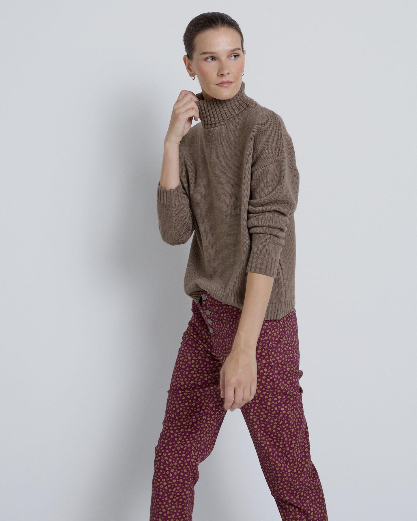 Camisola de gola alta taupe