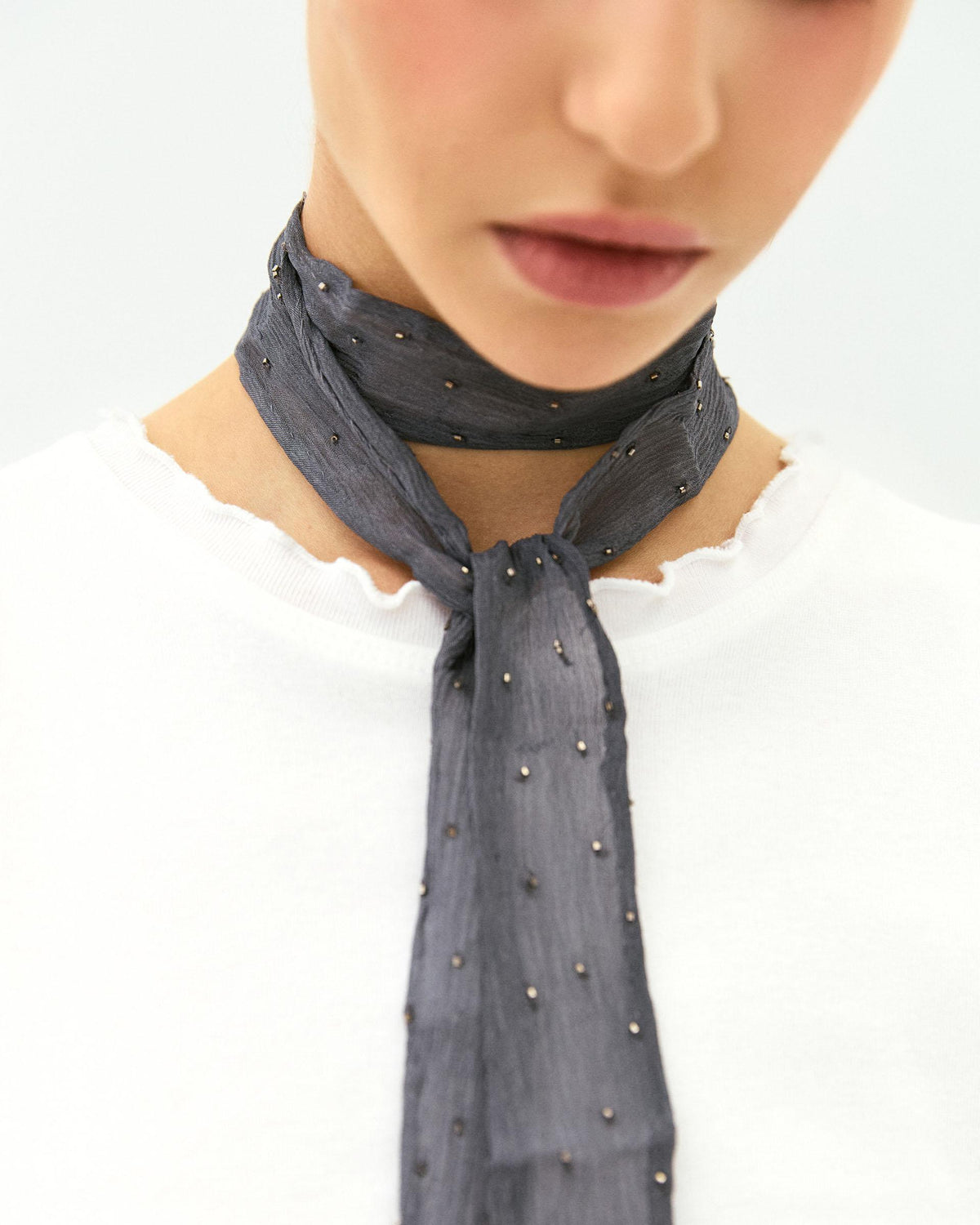 Collar Organza Bordado Antracita
