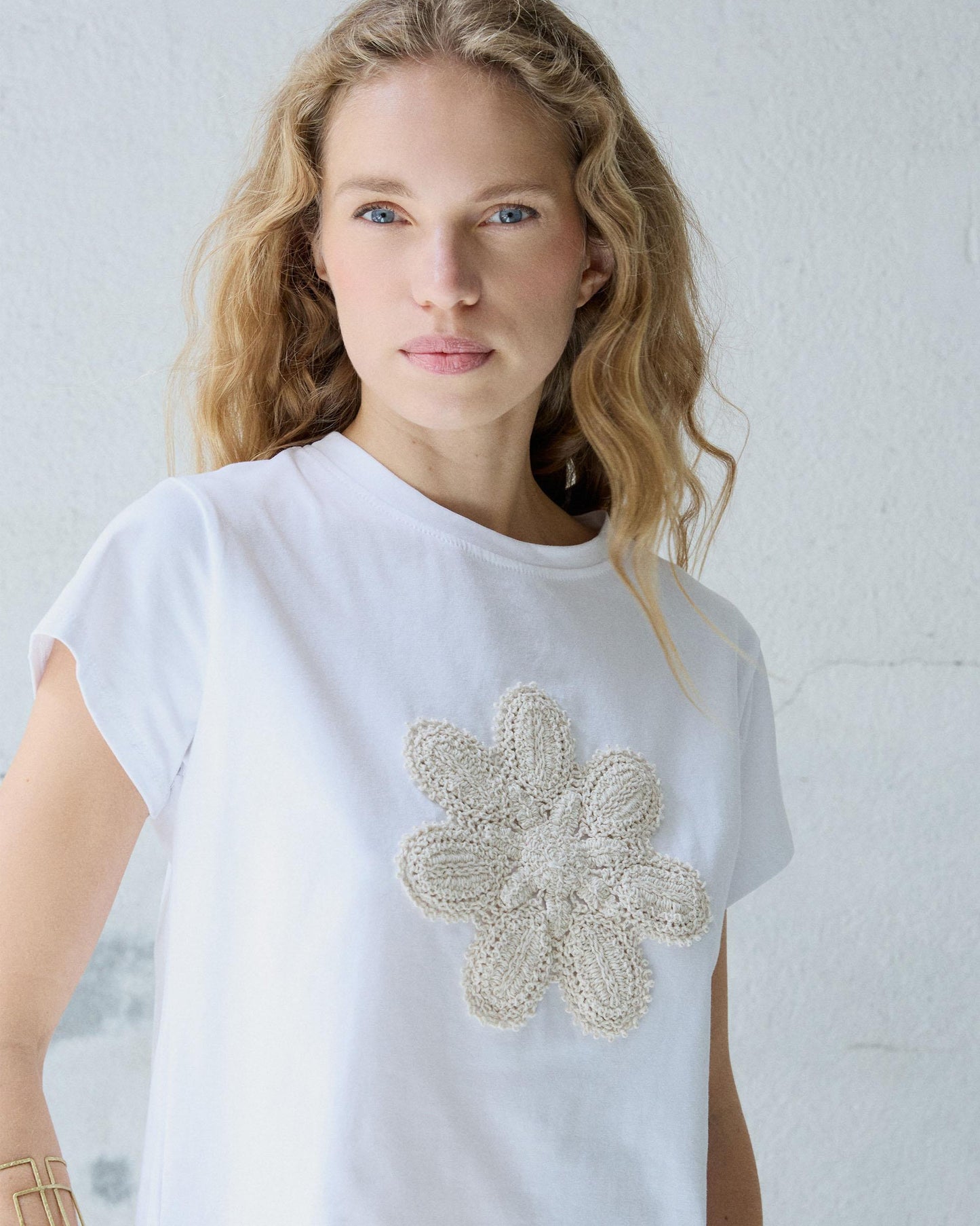 T-shirt Flor Crochet Branco