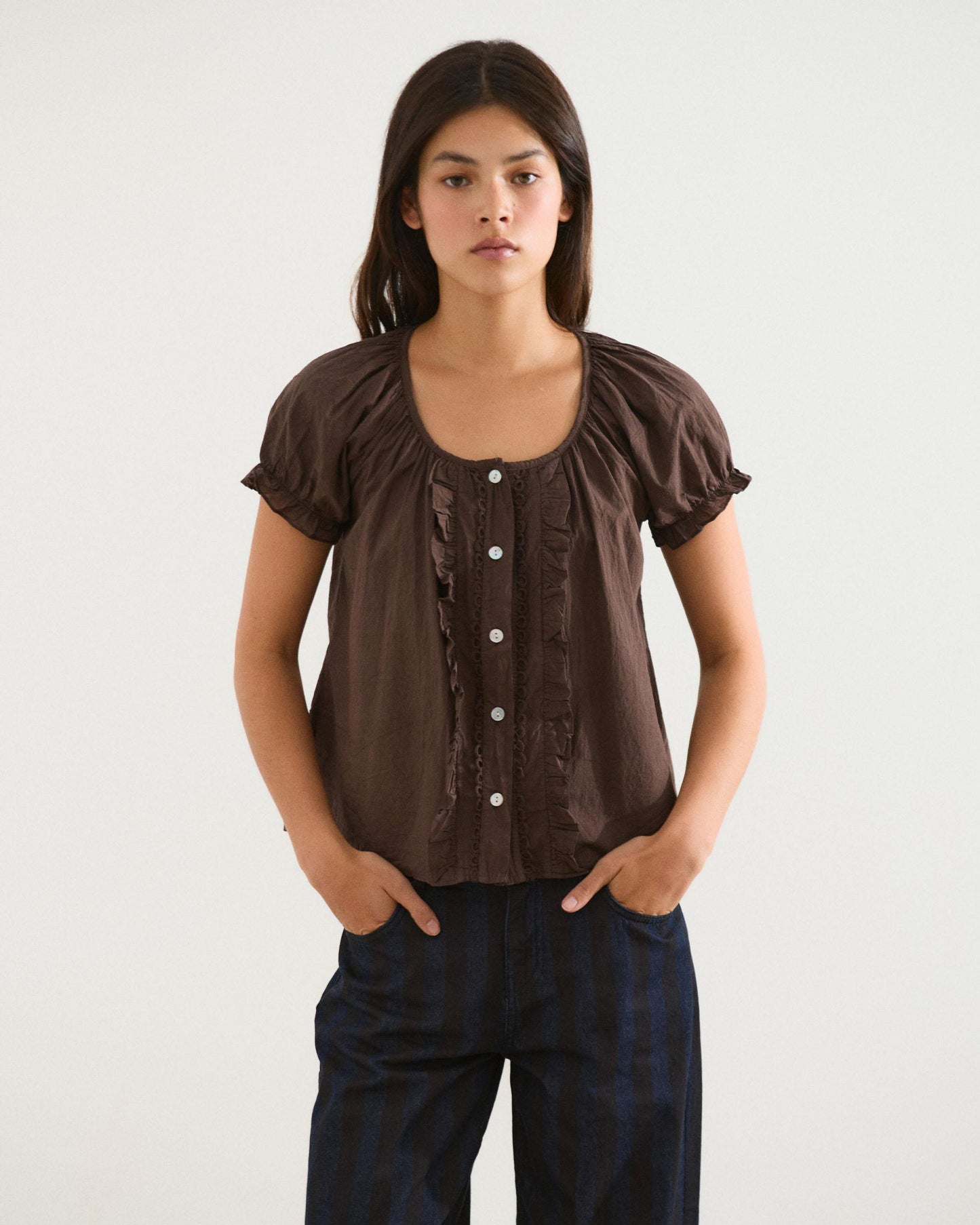 Blusa Botones Volantes Ondas Marrón