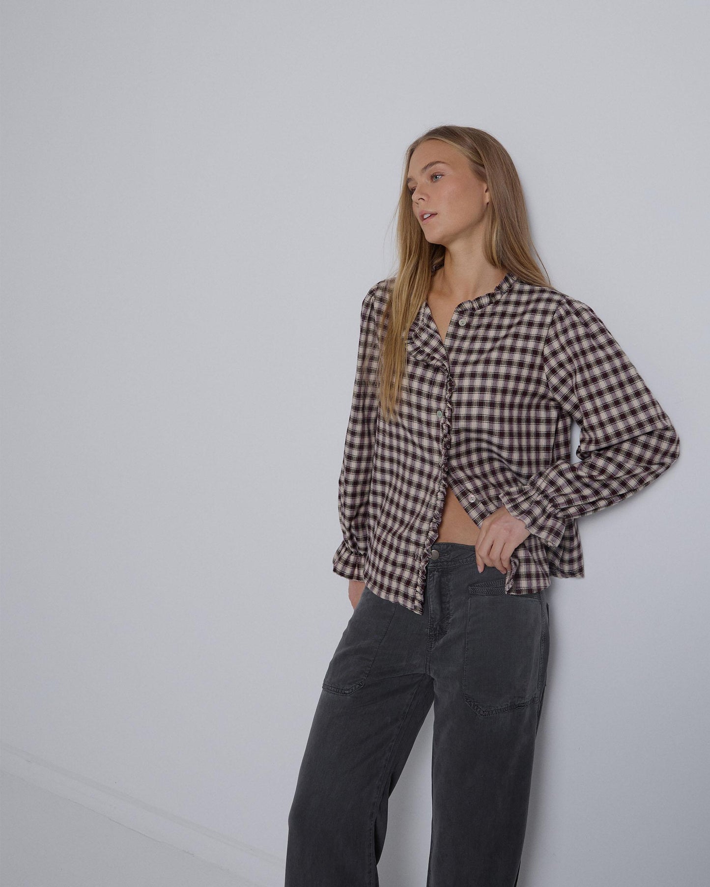 Blusa Cuadros Cuello Mao Volante Morado