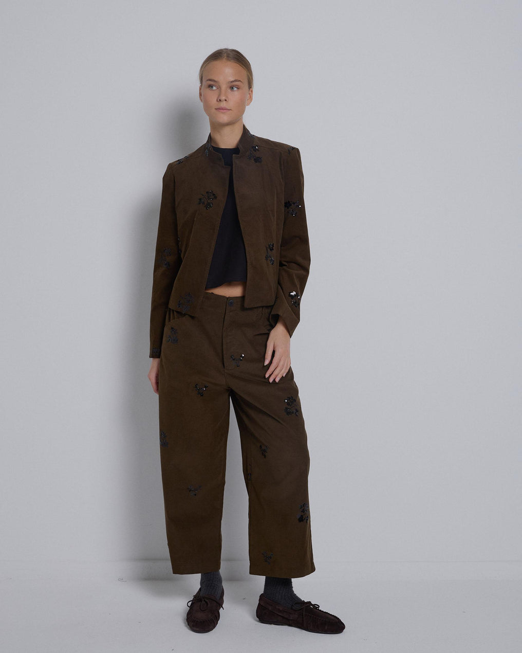 Casaco Micropana Verde Escuro com Flores de Lantejoulas