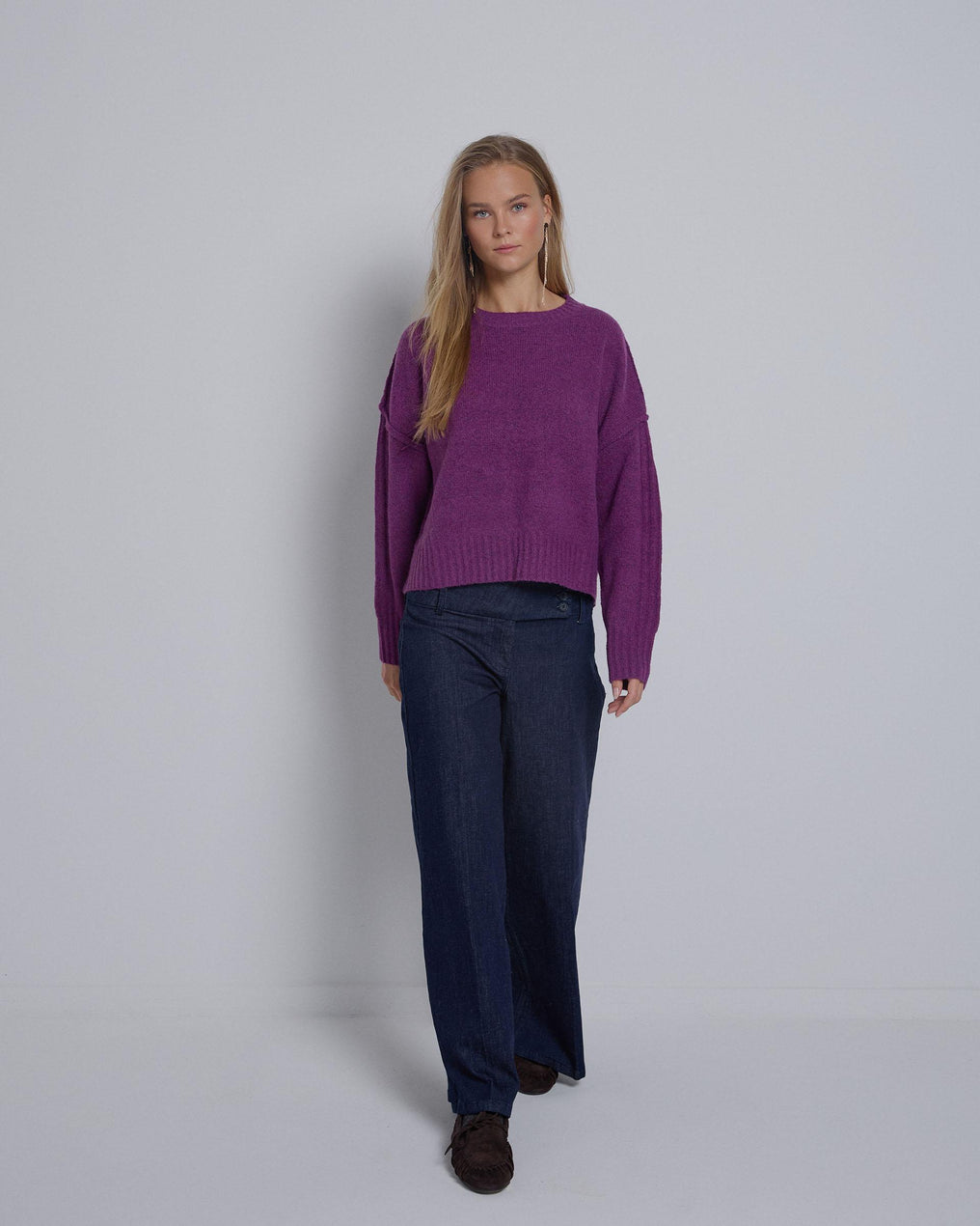 Camisola com costuras nas mangas roxas