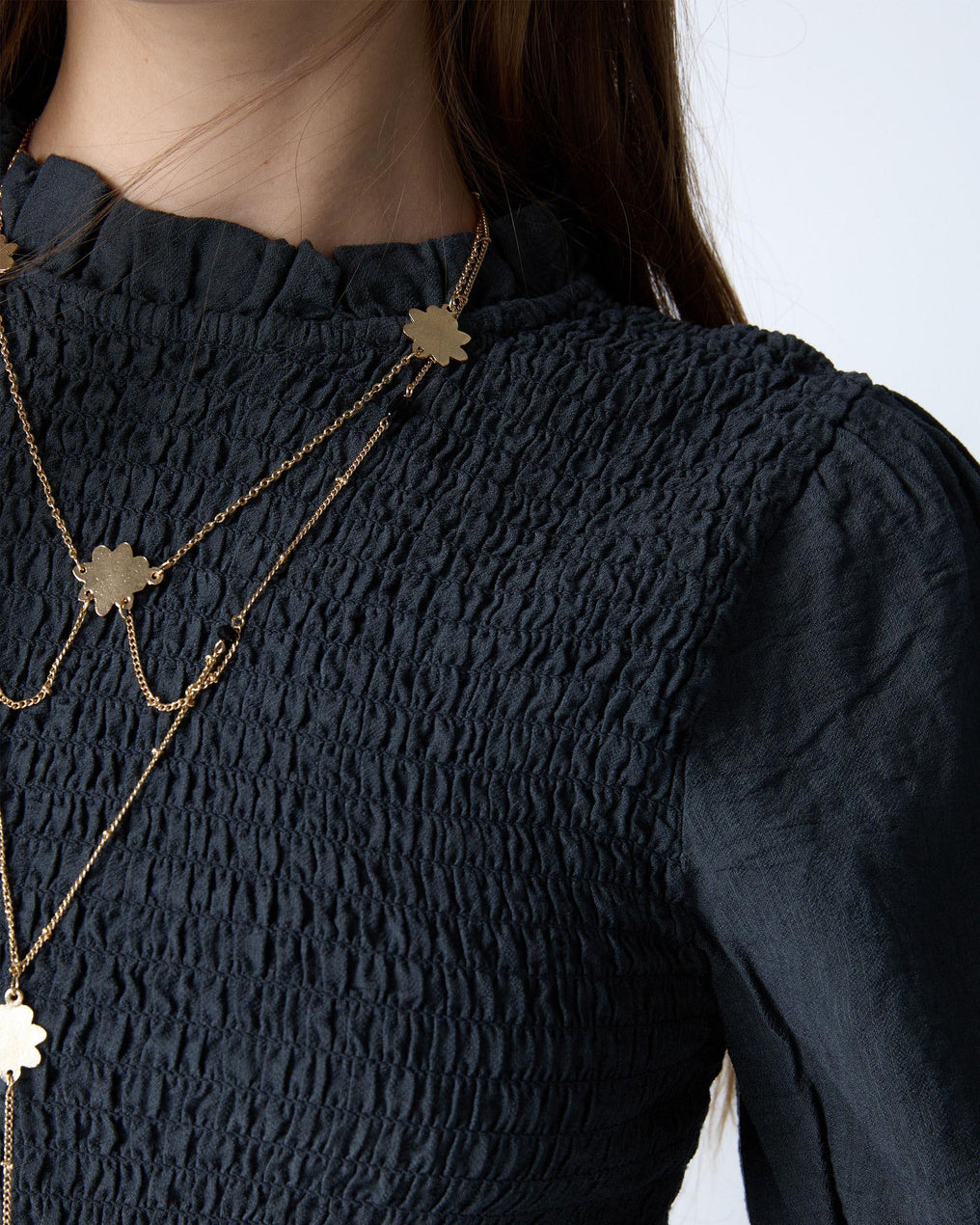 Blusa Nido De Abeja Volante Cuello Gris