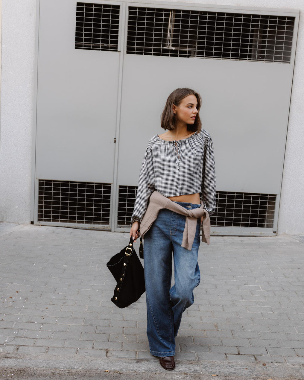 Blusa Preta de Xadrez com Laço
