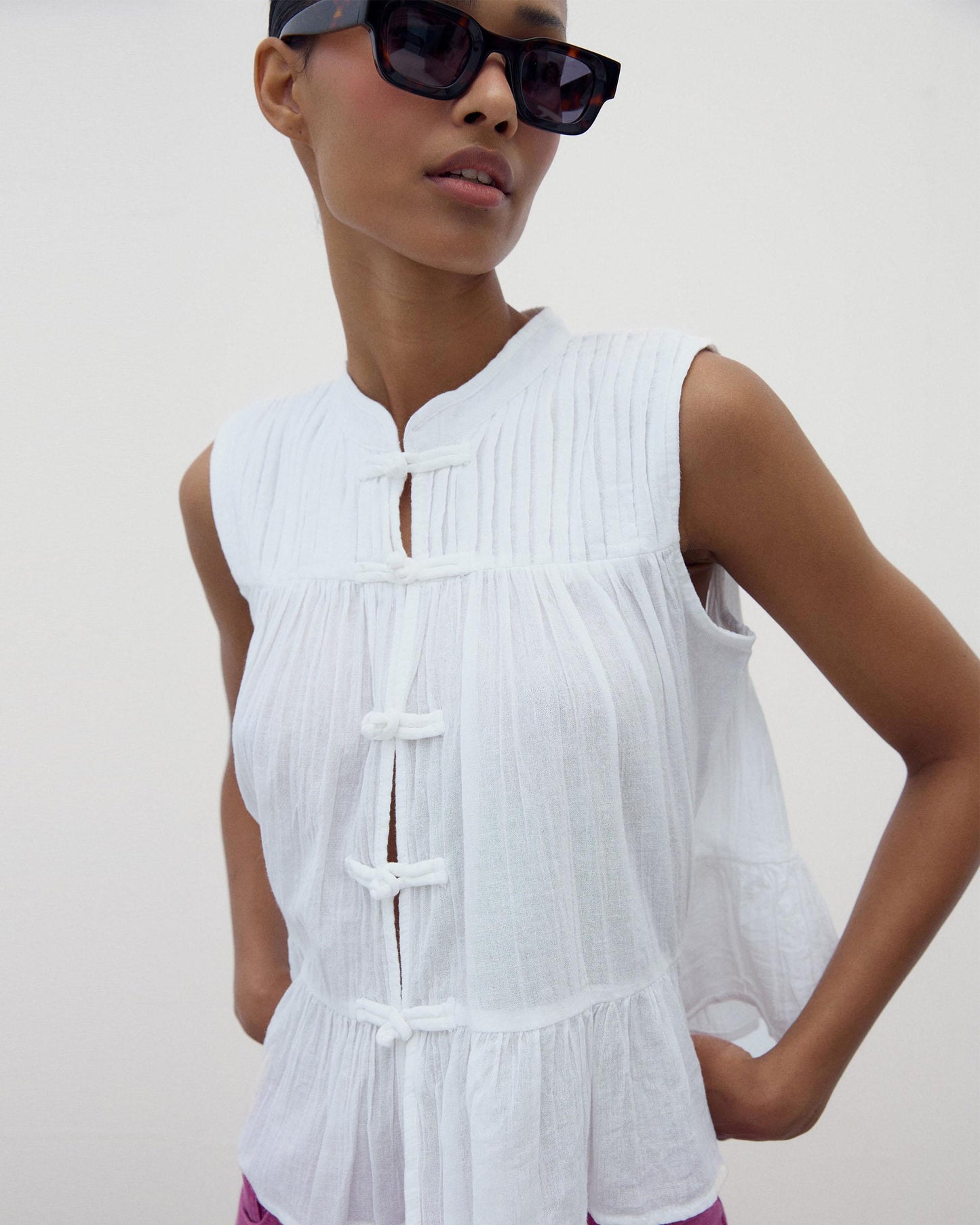 Sleeveless Frogging Blouse White