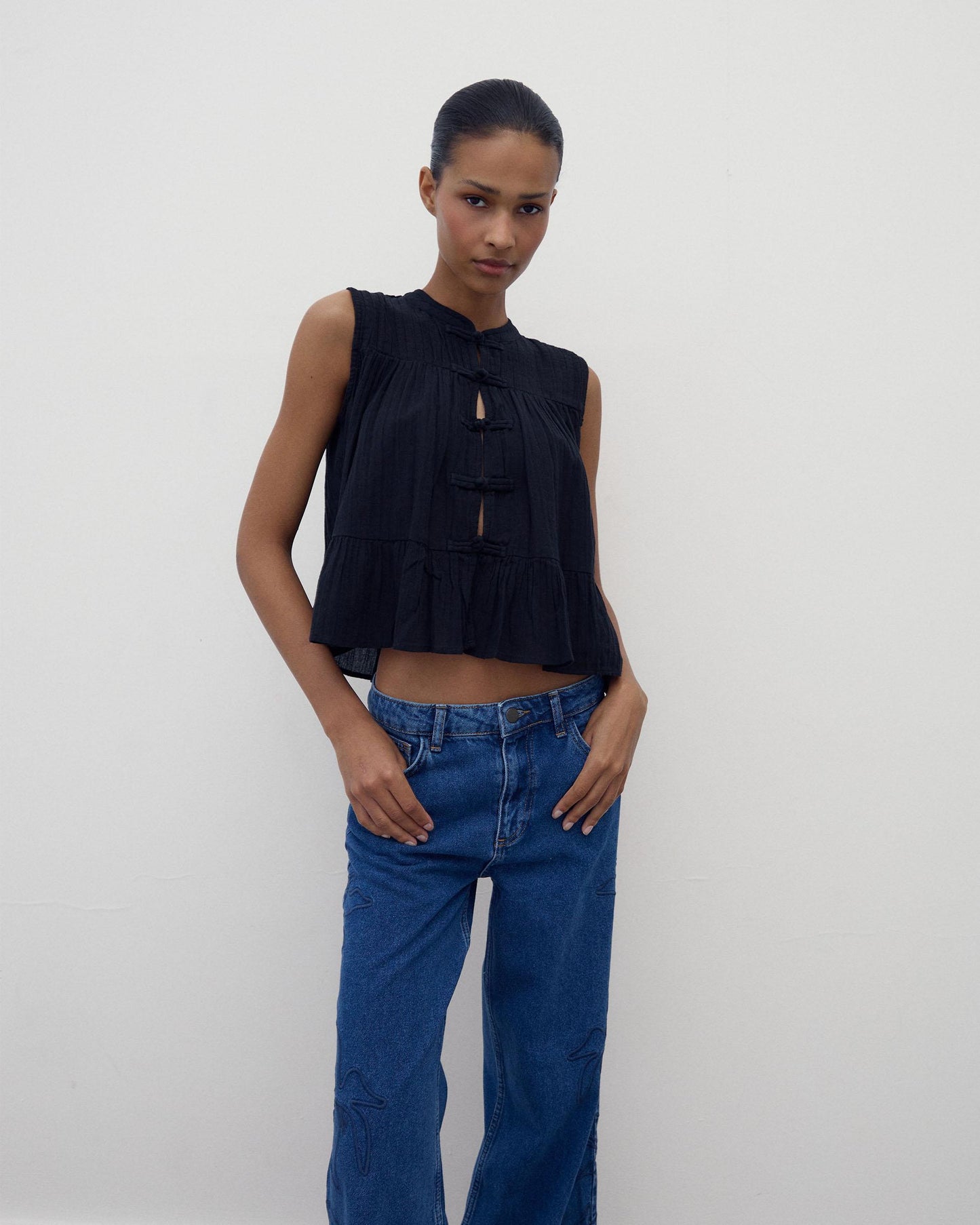Blusa Sin Mangas Alamares Negro