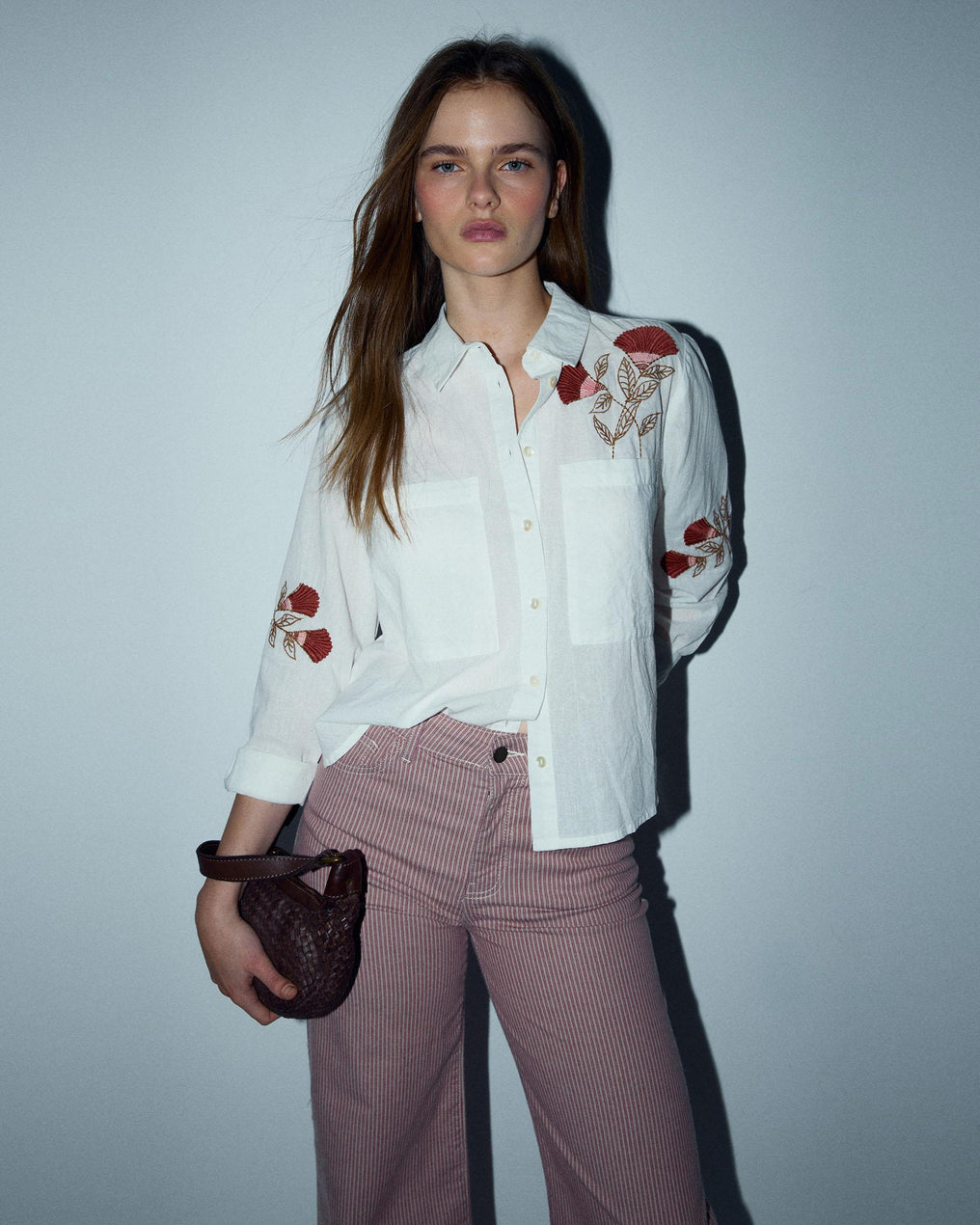 Camisa Bordados Florales Bolsillos Blanca