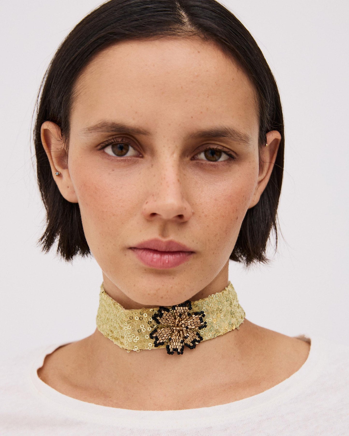 Choker Lentejuelas Flor Oro