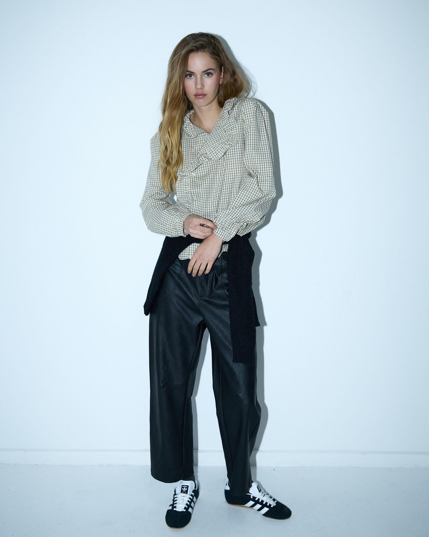 Blusa xadrez off-white com folho lateral