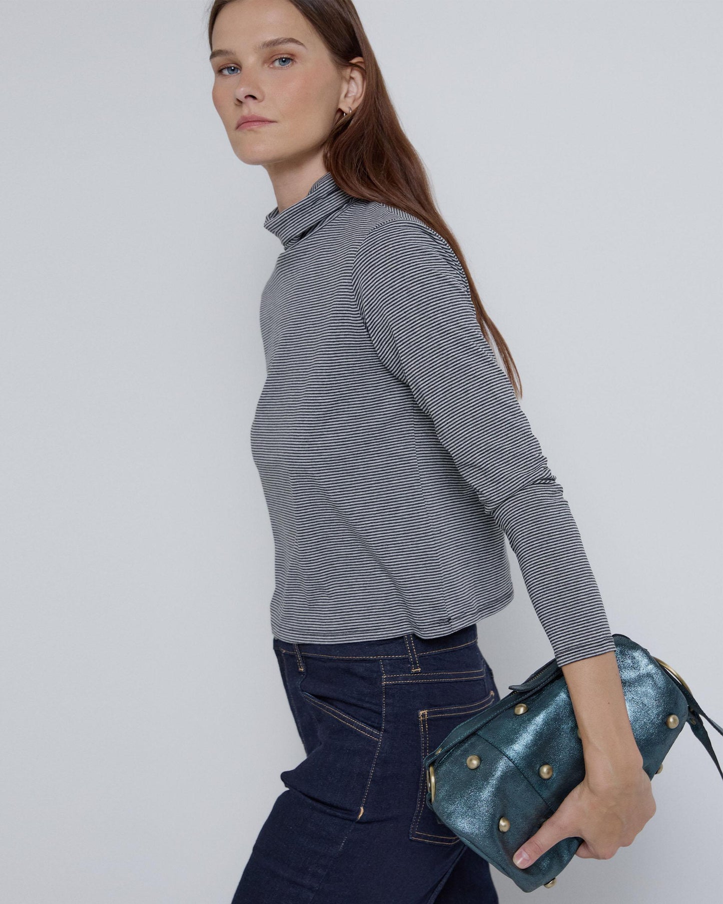 Camiseta Cuello Alto Rayas Gris