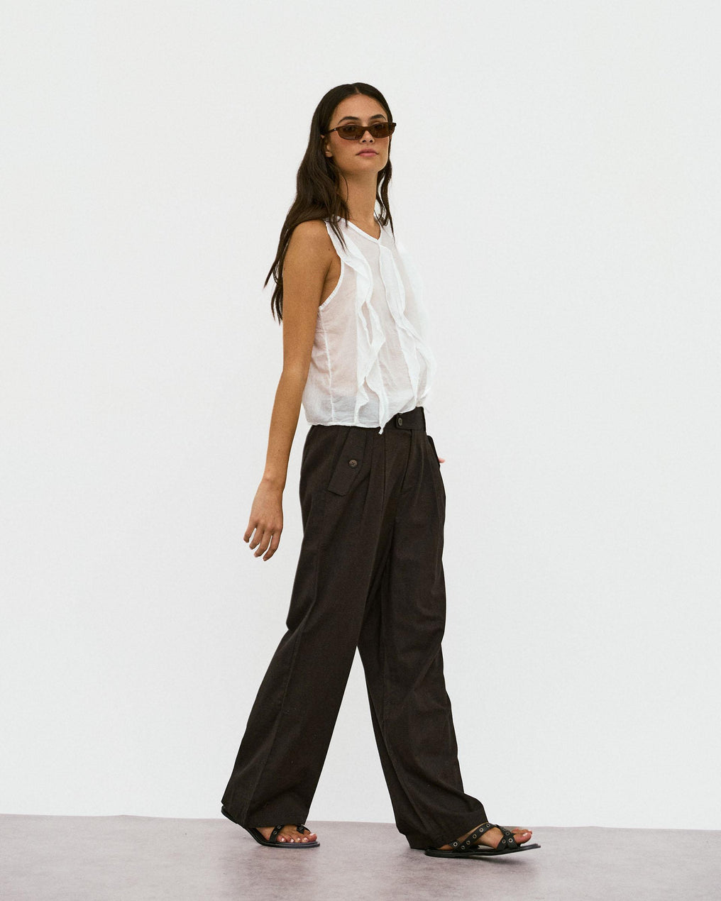 Pantalón Pinzas Bolsillos Laterales Marrón
