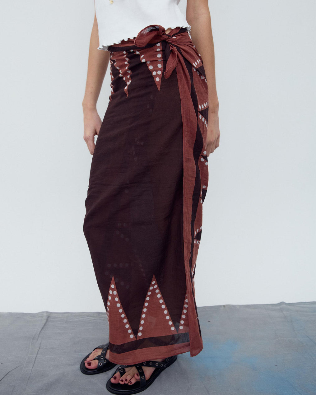 Pareo Estampado Picos Cenefa Marrón