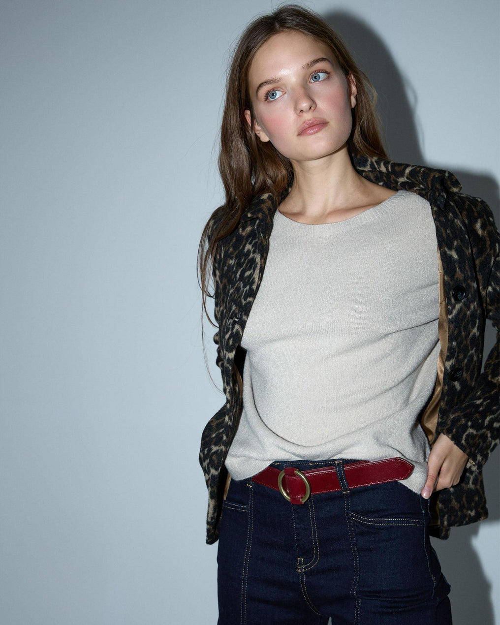 Camisola bege canelada com gola redonda