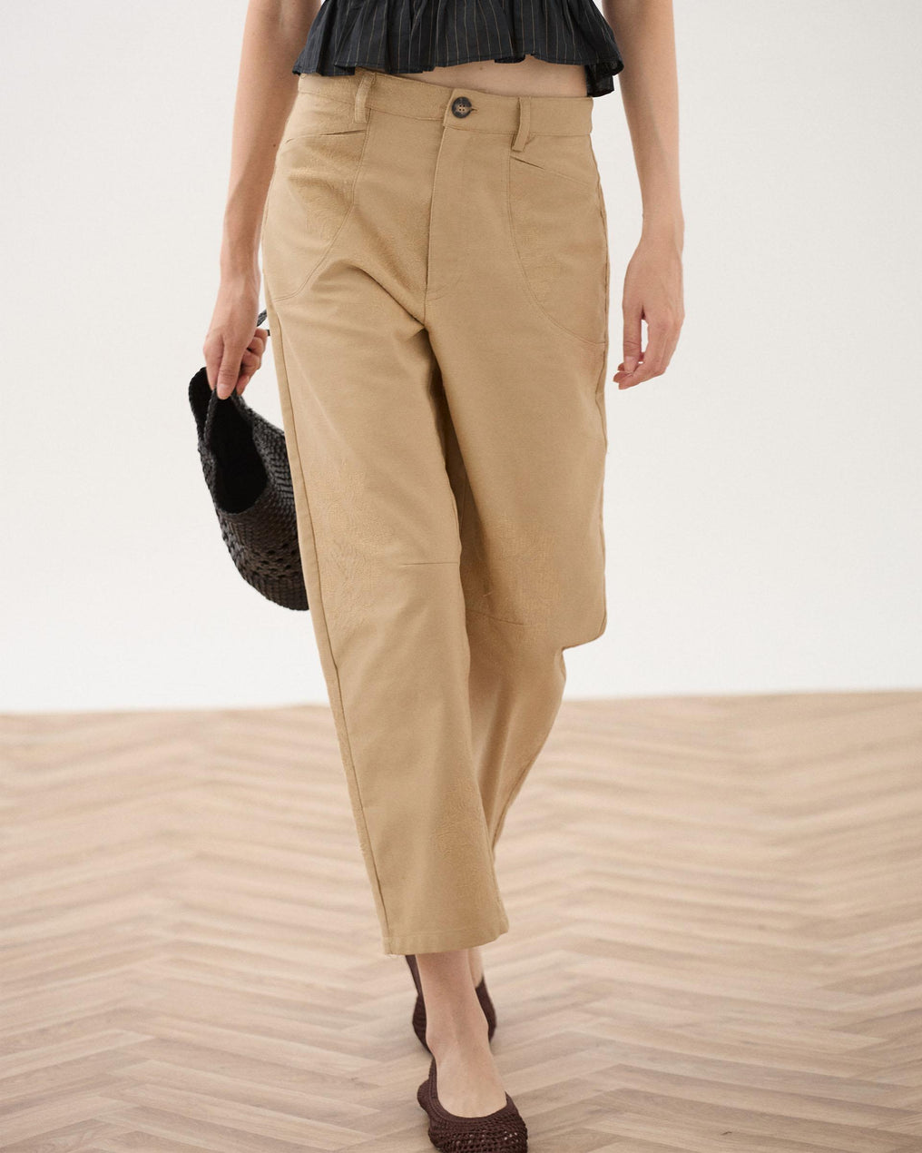 Pantalón Bordados Florales Beige Oscuro