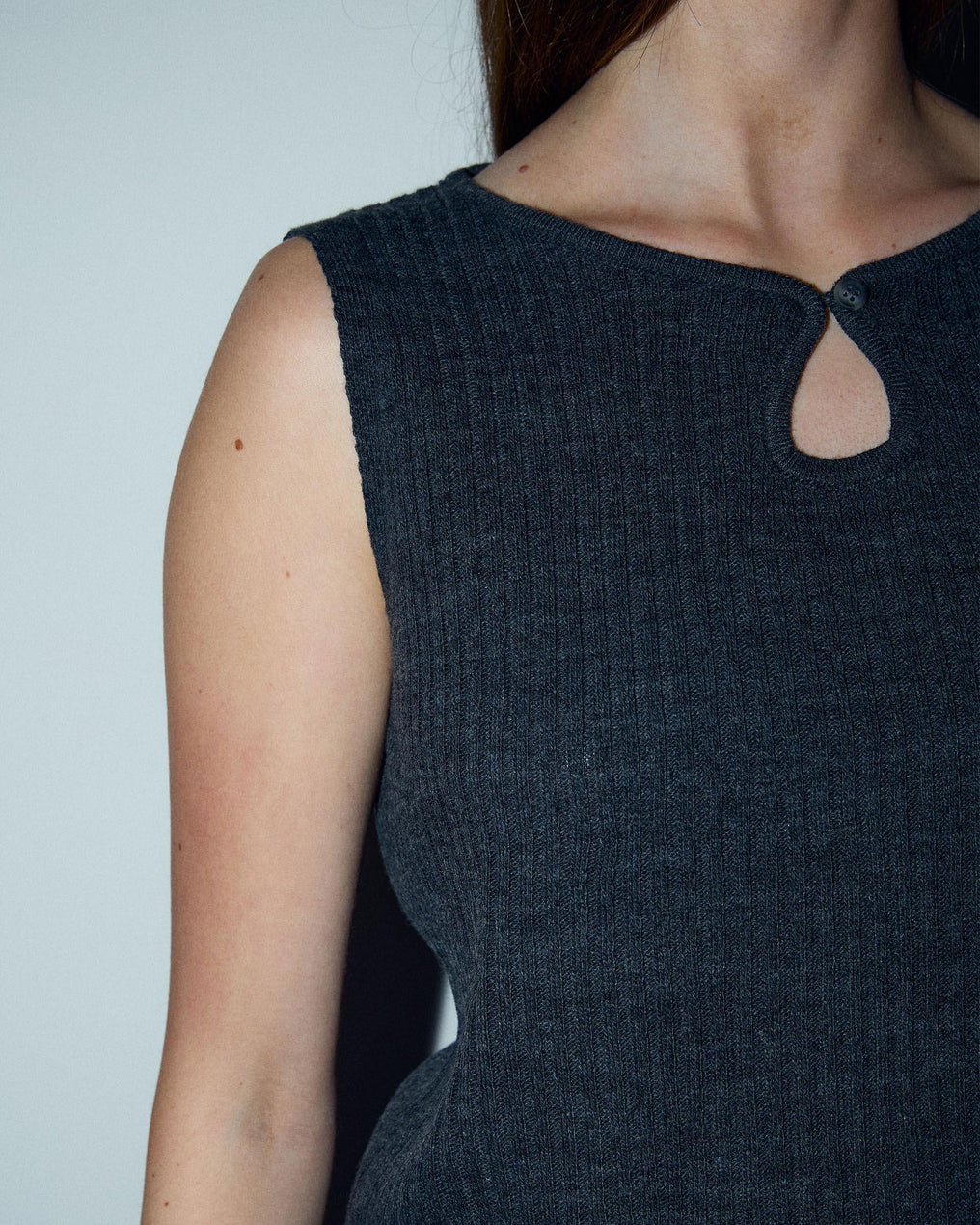 Top Punto Escote Lágrima Sin Mangas Antracita