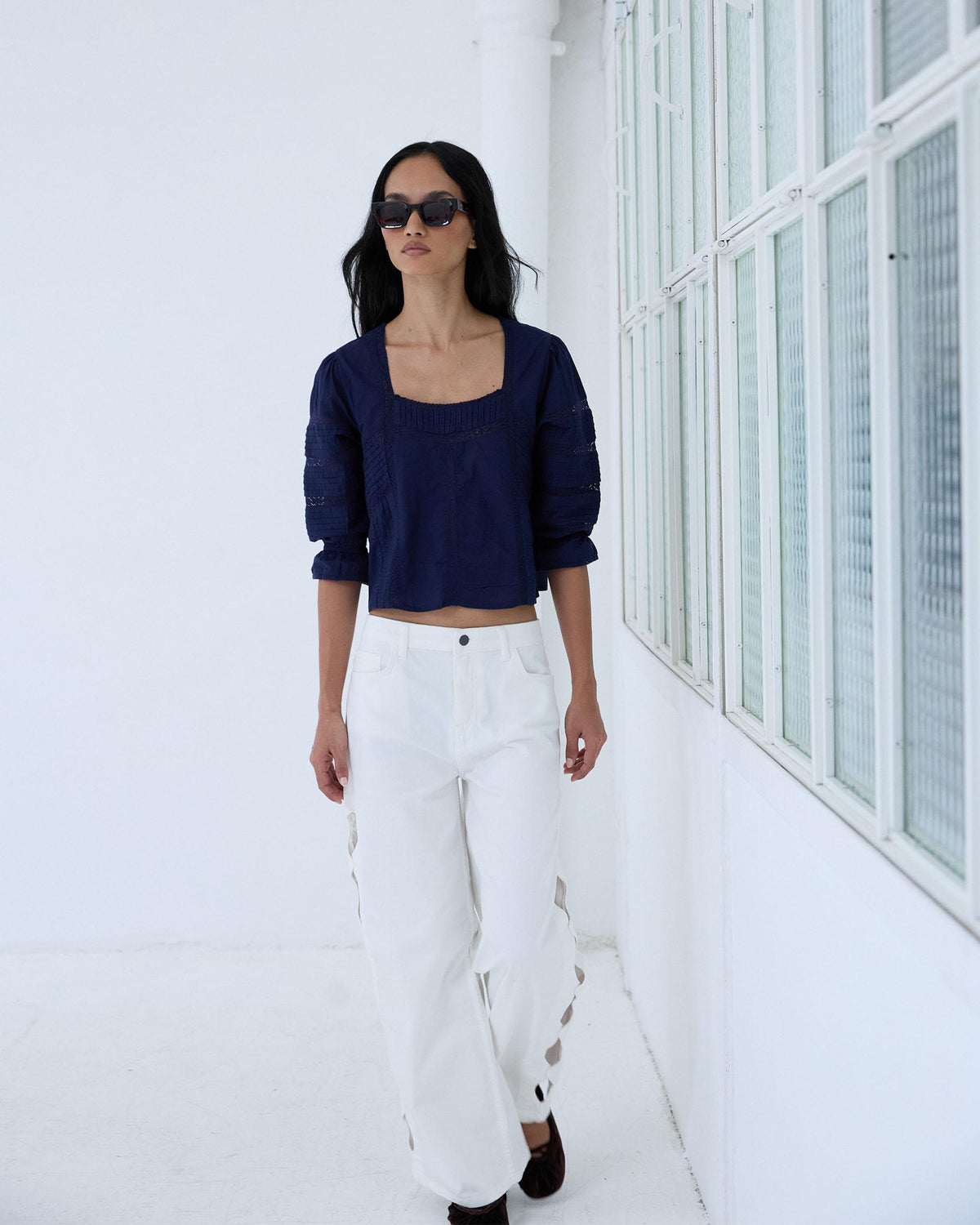 Blusa Escote Cuadrado Puntillas Azul Marino