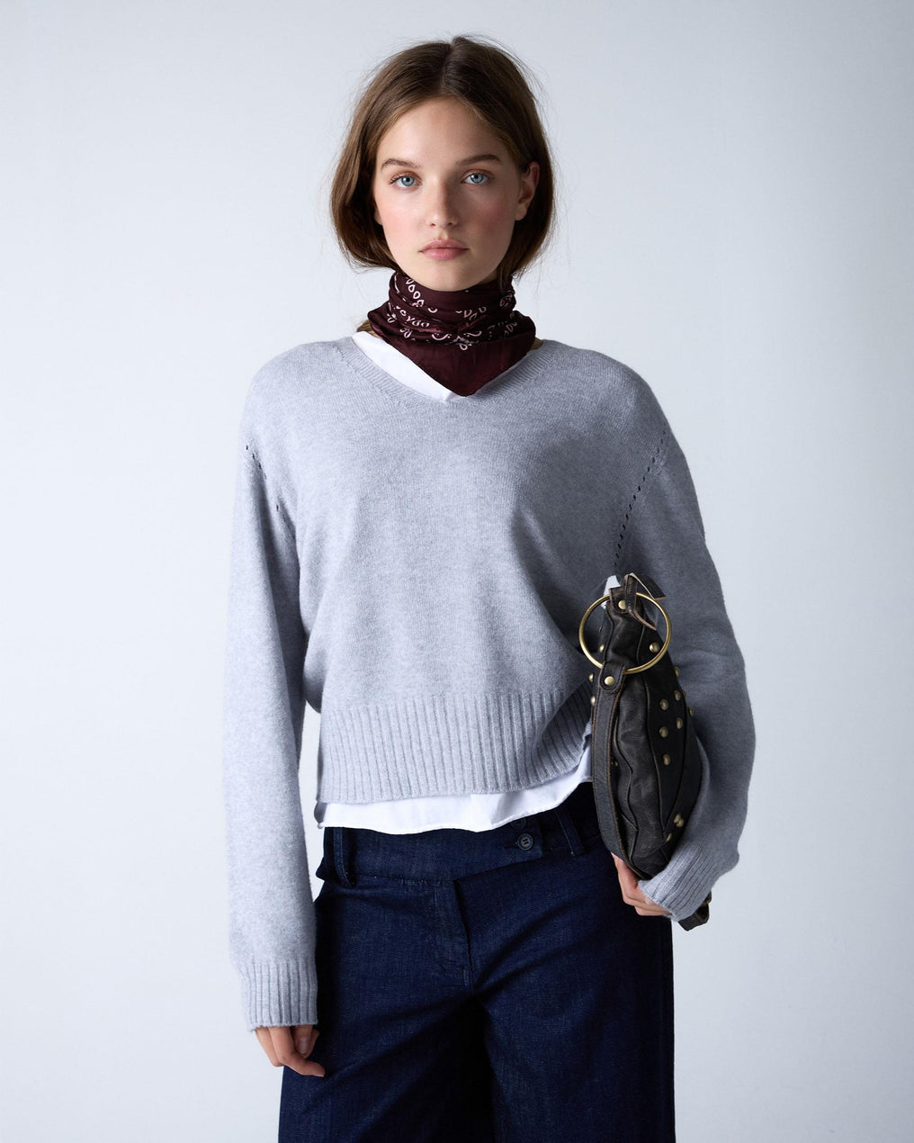 Jersey Cuello Pico Gris