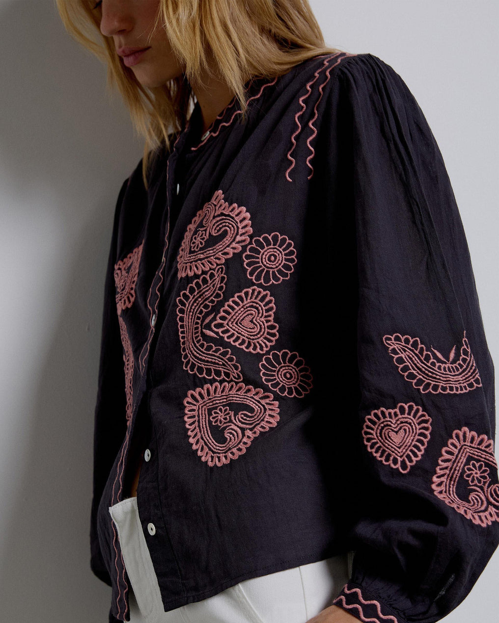 Blusa Bordados Delanteros Antracita