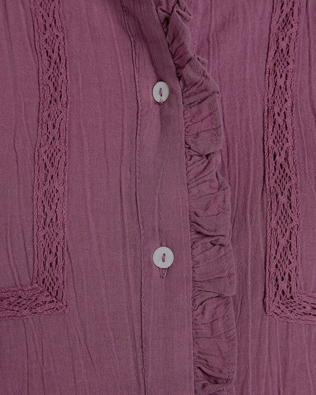 Blusa de renda lilás com jugo