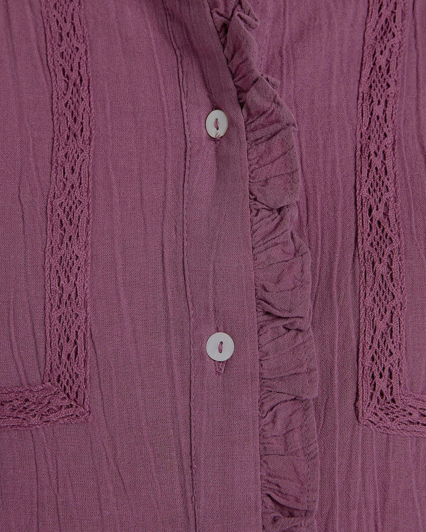 Blusa de renda lilás com jugo