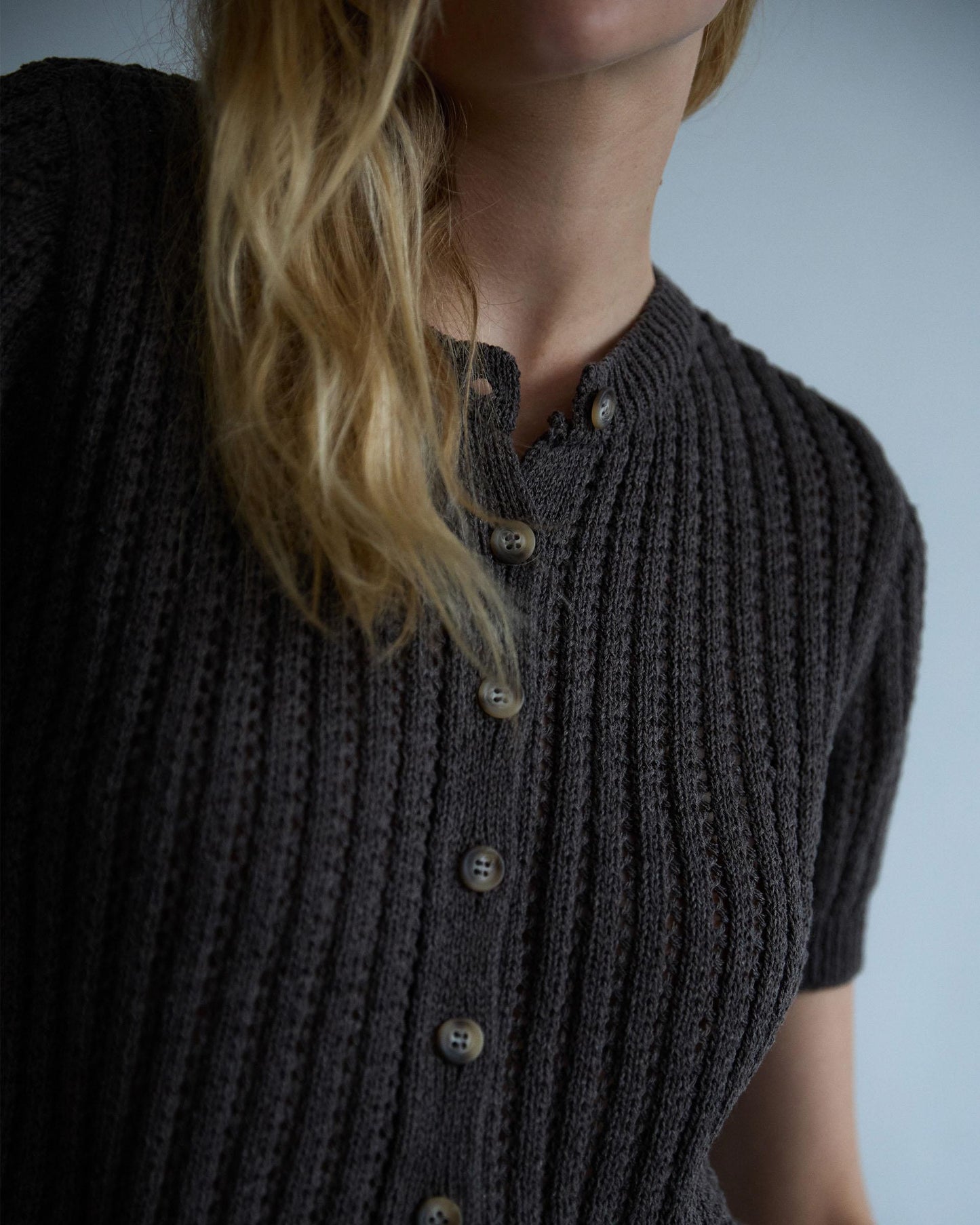 Top Manga Corta Calados Marrón