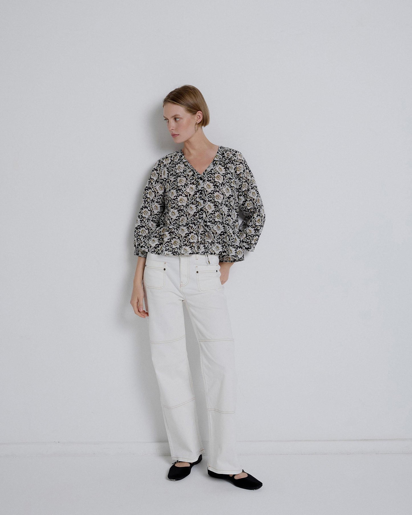 Blusa Estampado Flores Lazada Cintura Negro