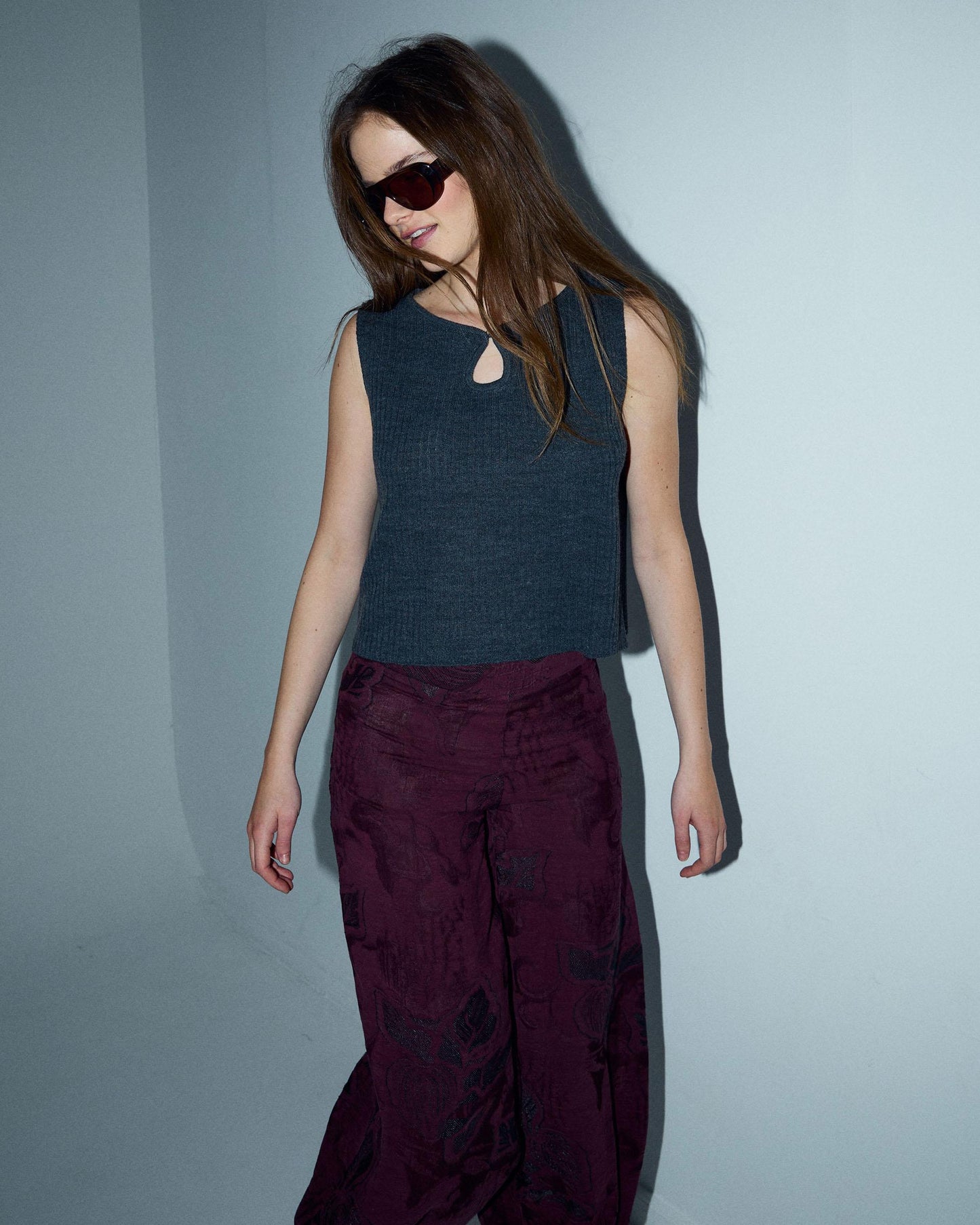 Top Punto Escote Lágrima Sin Mangas Antracita