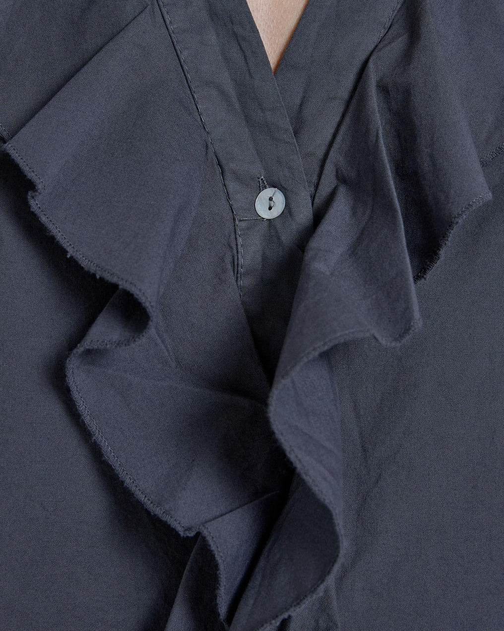 Blusa Cuello V Volantes Antracita