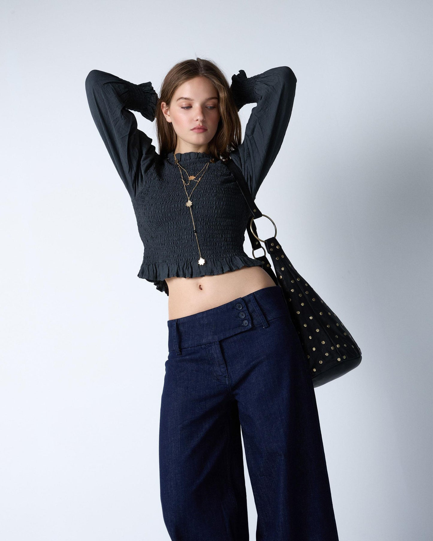 Blusa Nido De Abeja Volante Cuello Gris