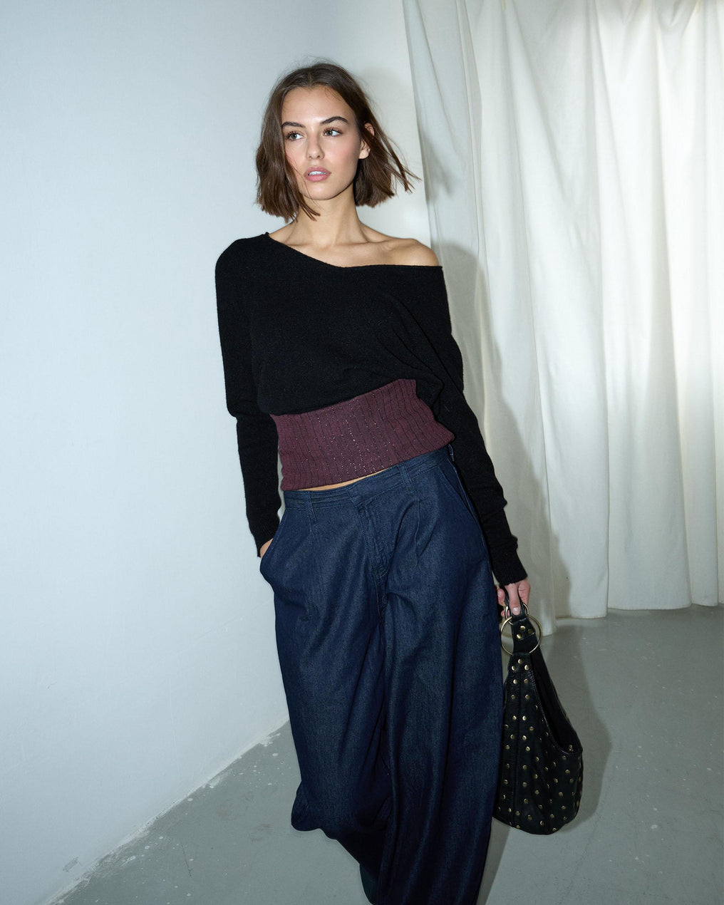 Calça de ganga azul escura de perna larga