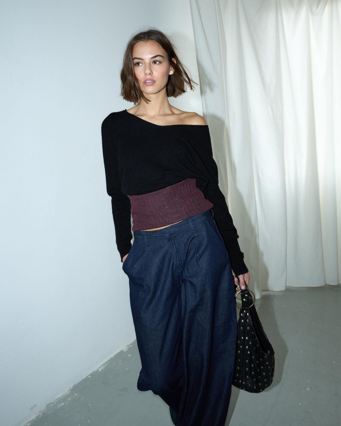 Calça de ganga azul escura de perna larga