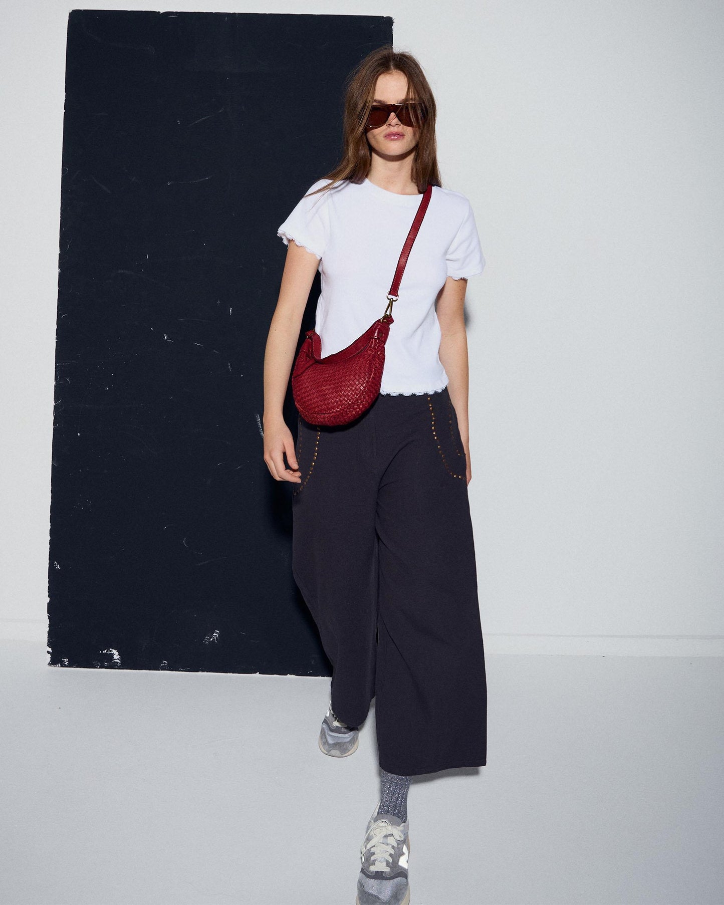 Calças com tachas em espiral na cor antracite