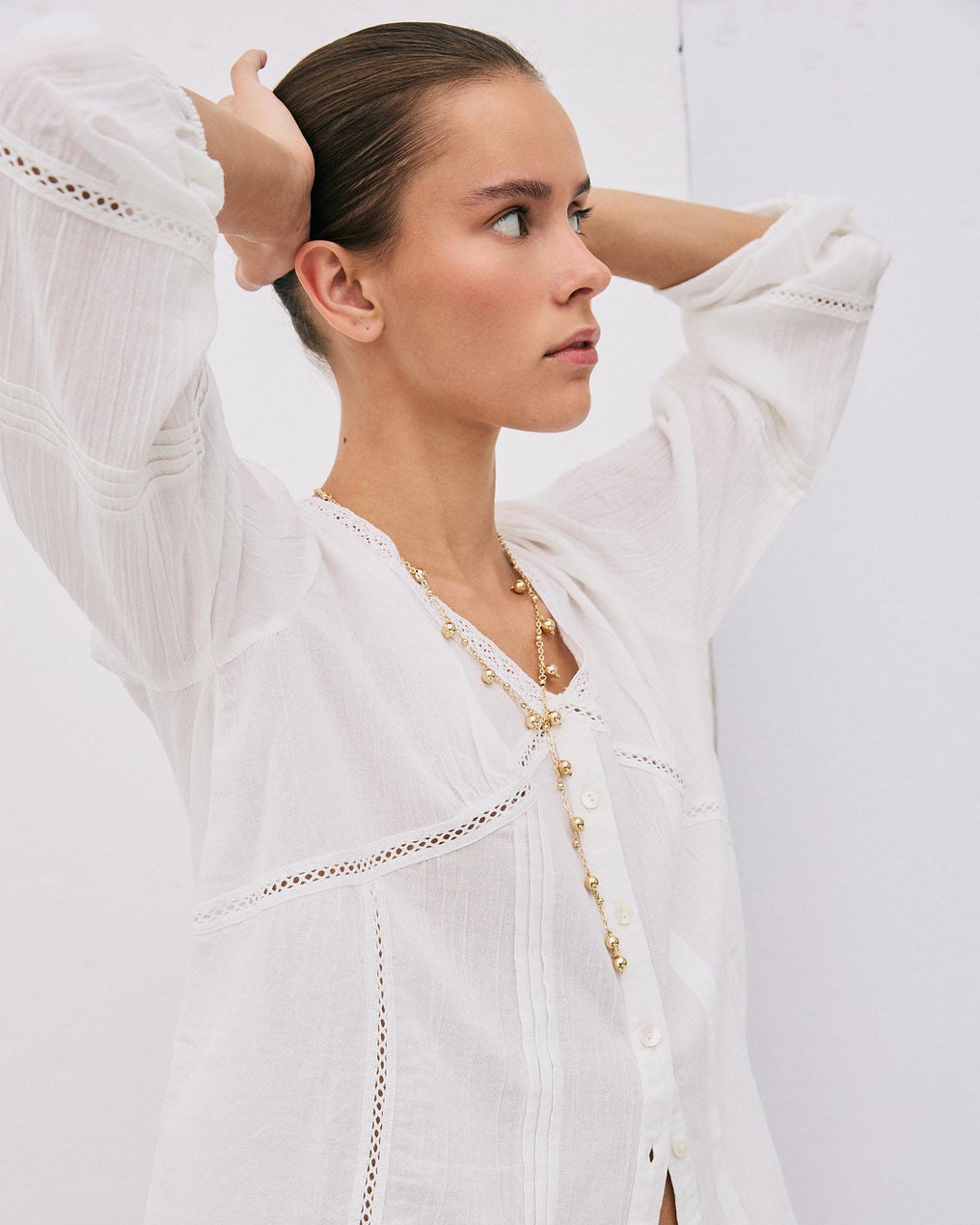 Blusa Escote Pico Puntillas Blanca